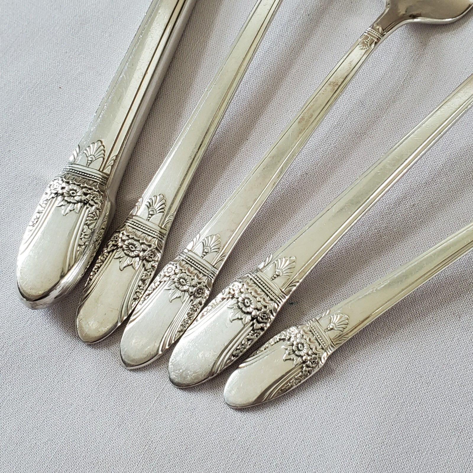 1847 Rogers Bros IS FIRST LOVE Silverplate 104 Pc Silverware Flatware Set for 16