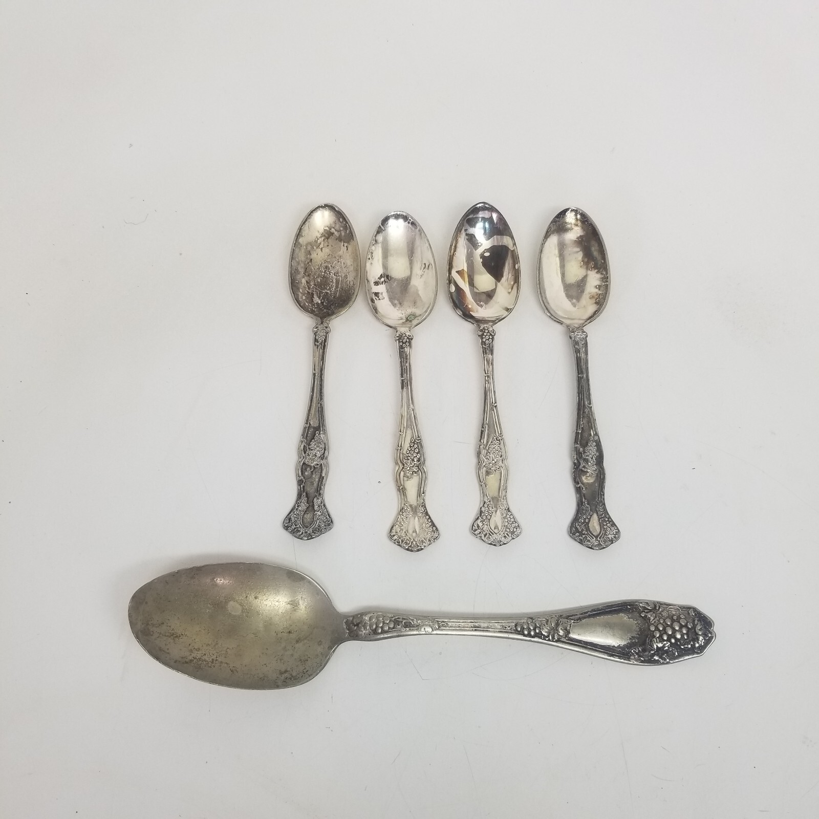 1847 Rogers Bros Vintage Grape Pattern Silver Plate Tea And Serving spoon Lot 5