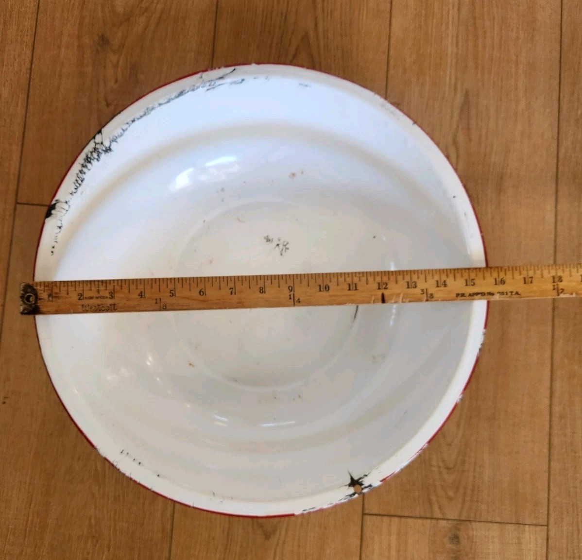 Vintage White Enamelware Basin Bowl Red Trim Wash Pan Chippy Farmhouse 15 3/4″