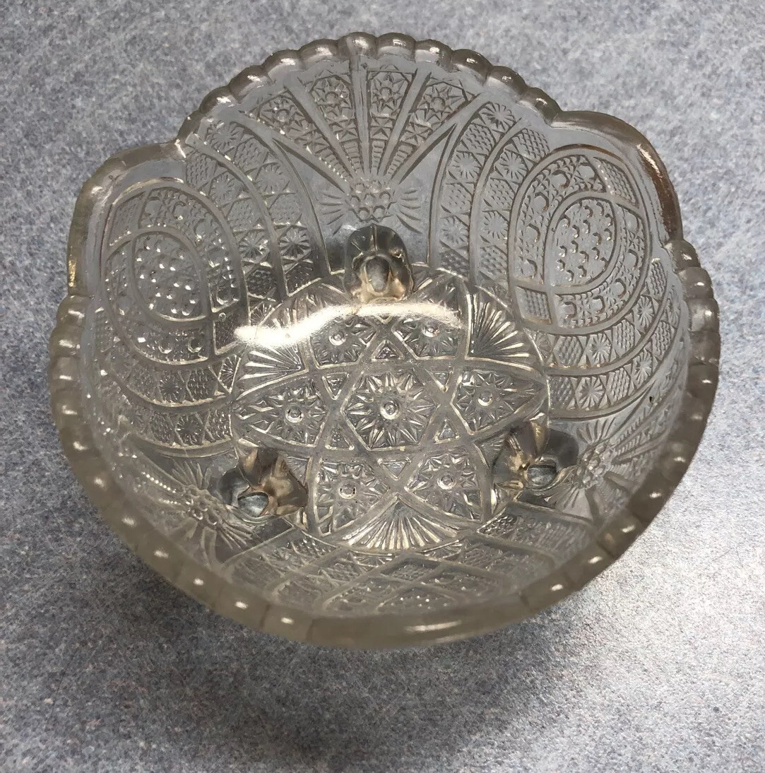 INDIANA GLASS CO. No. 155, Diamond Rocket 3-toed Berry Bowl 4″ 1914