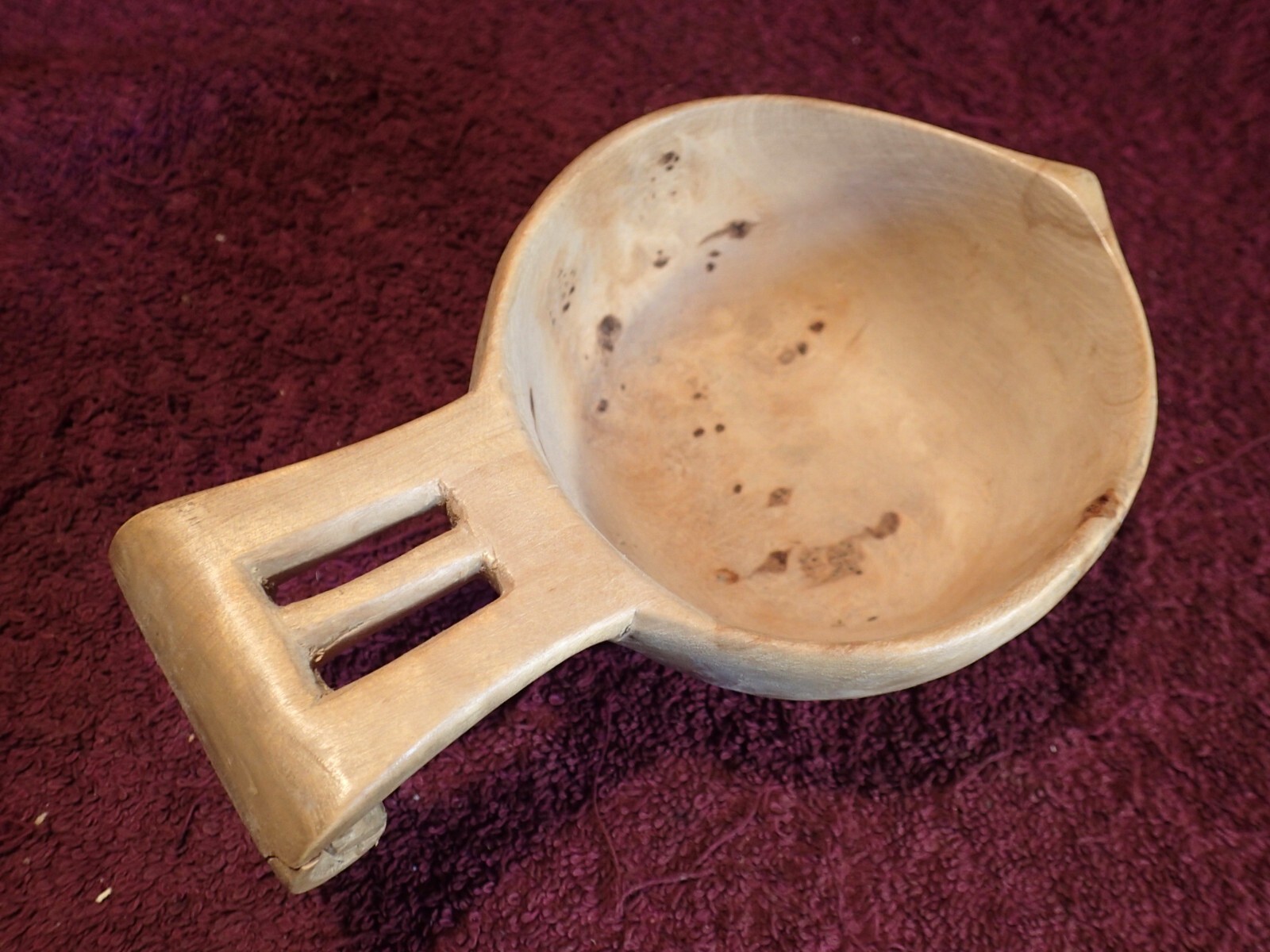 NICE HANDLE HANDCARVED BURL WOOD DRINKING CUP KUKSA FOLK ART SWEDEN SWEDISH