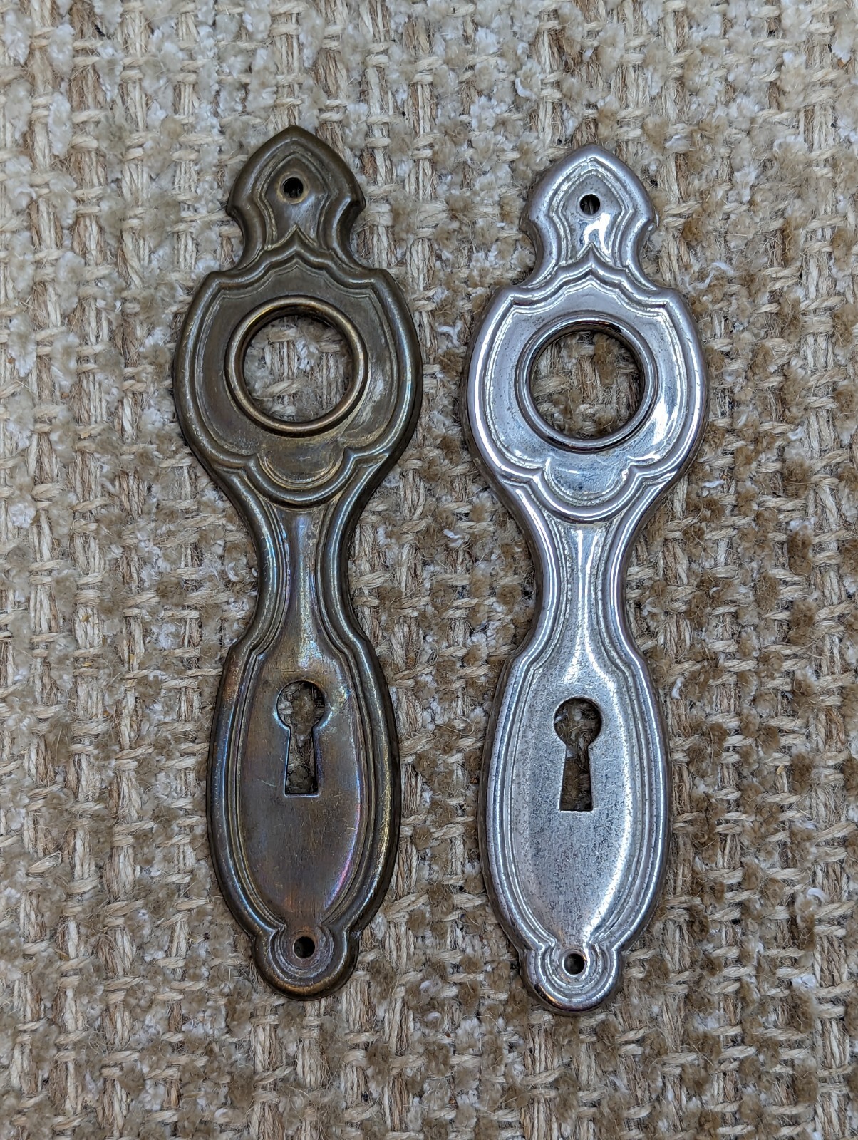 1 5/8″ x 5 5/8″ Pair Of Antique Stamped Brass Door Knob Plate Hardware