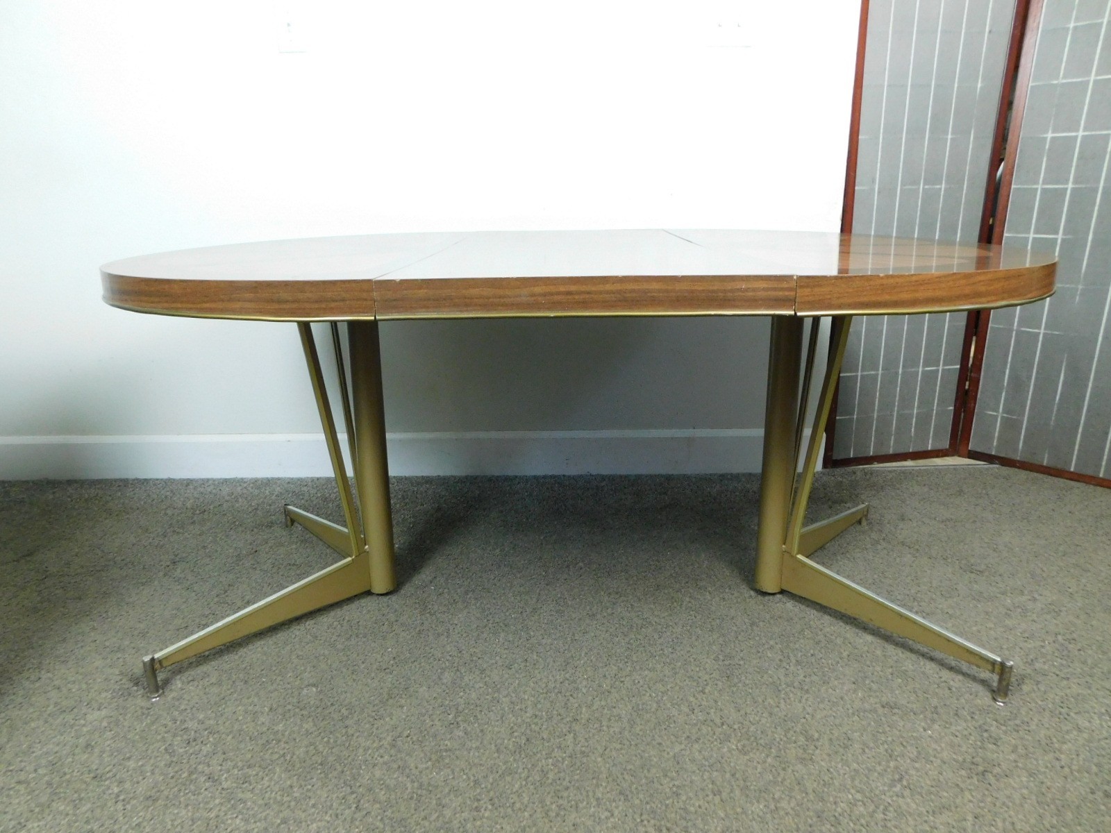 MCM Flower Power Walnut 1963 Atomic Kitchen Dining Table 42 Round + 18″ Ext Leaf