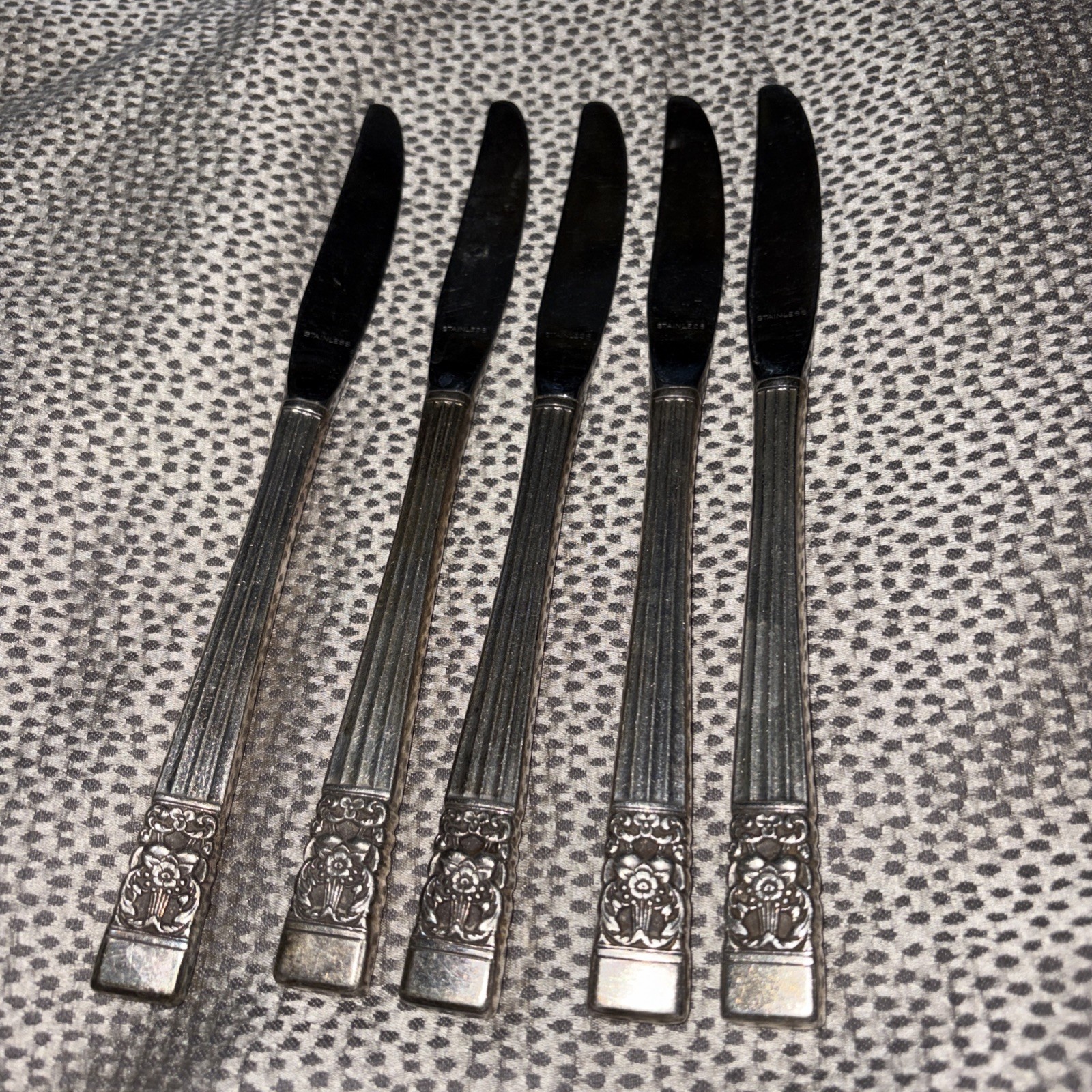 Coronation Pattern by Oneida Community SilverPlate Set of 5 Dinner Knifes 1930’s