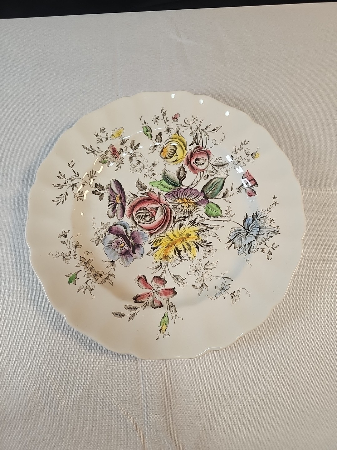 Vintage Johnson Brothers Sheraton Floral Center Dinner Plates | Set of 7