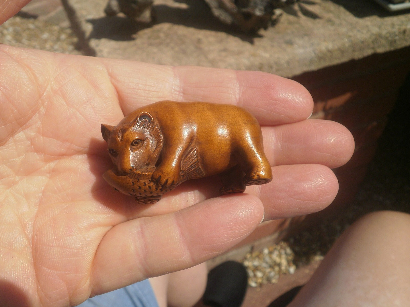Hand Carved wood netsuke Bear eating salmon fish collectable boxwood figure