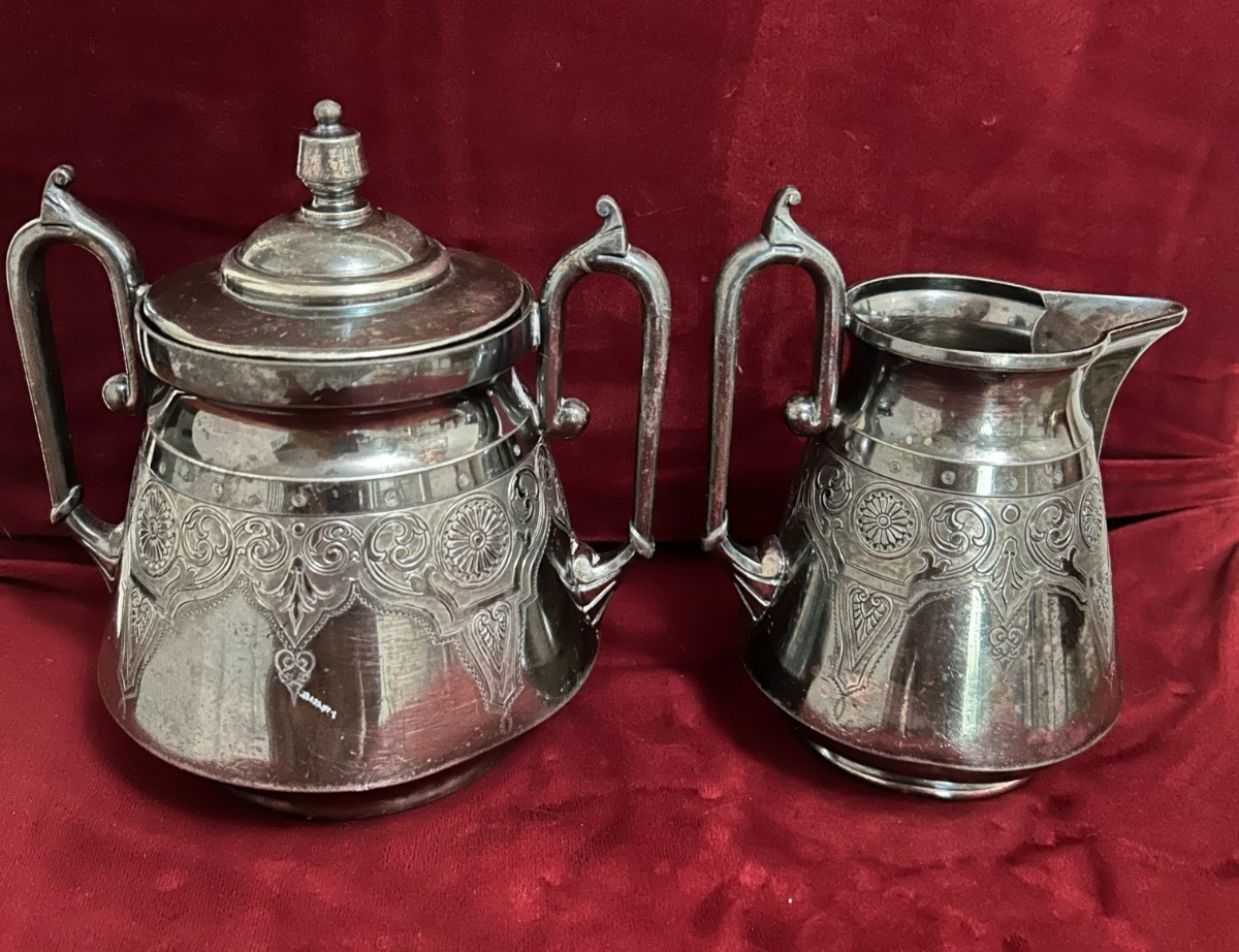 Meriden Britannia Company Silver Plate 2-Piece Set Sugar Bowl & Creamer #117