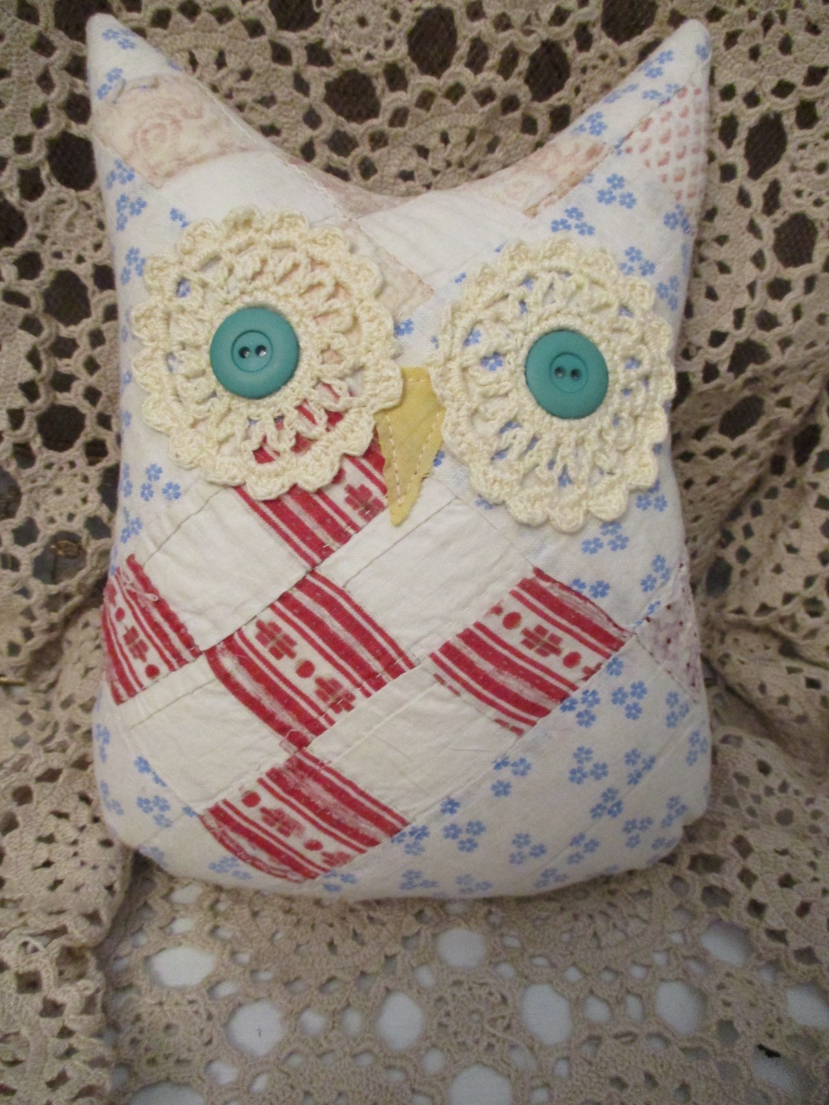 QUILT OWL PILLOW TUCK