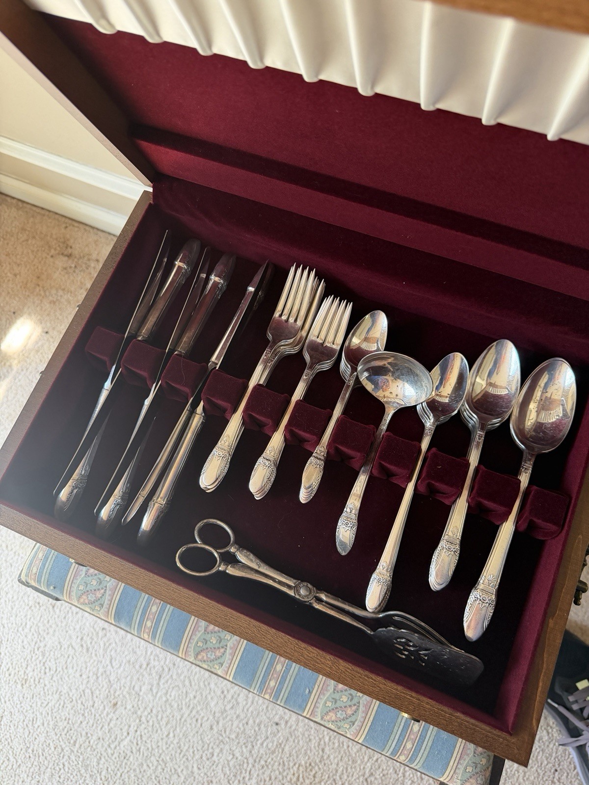51 pc 1847 Rogers Bros International Silver Heritage Silverplate Flatware w/Box