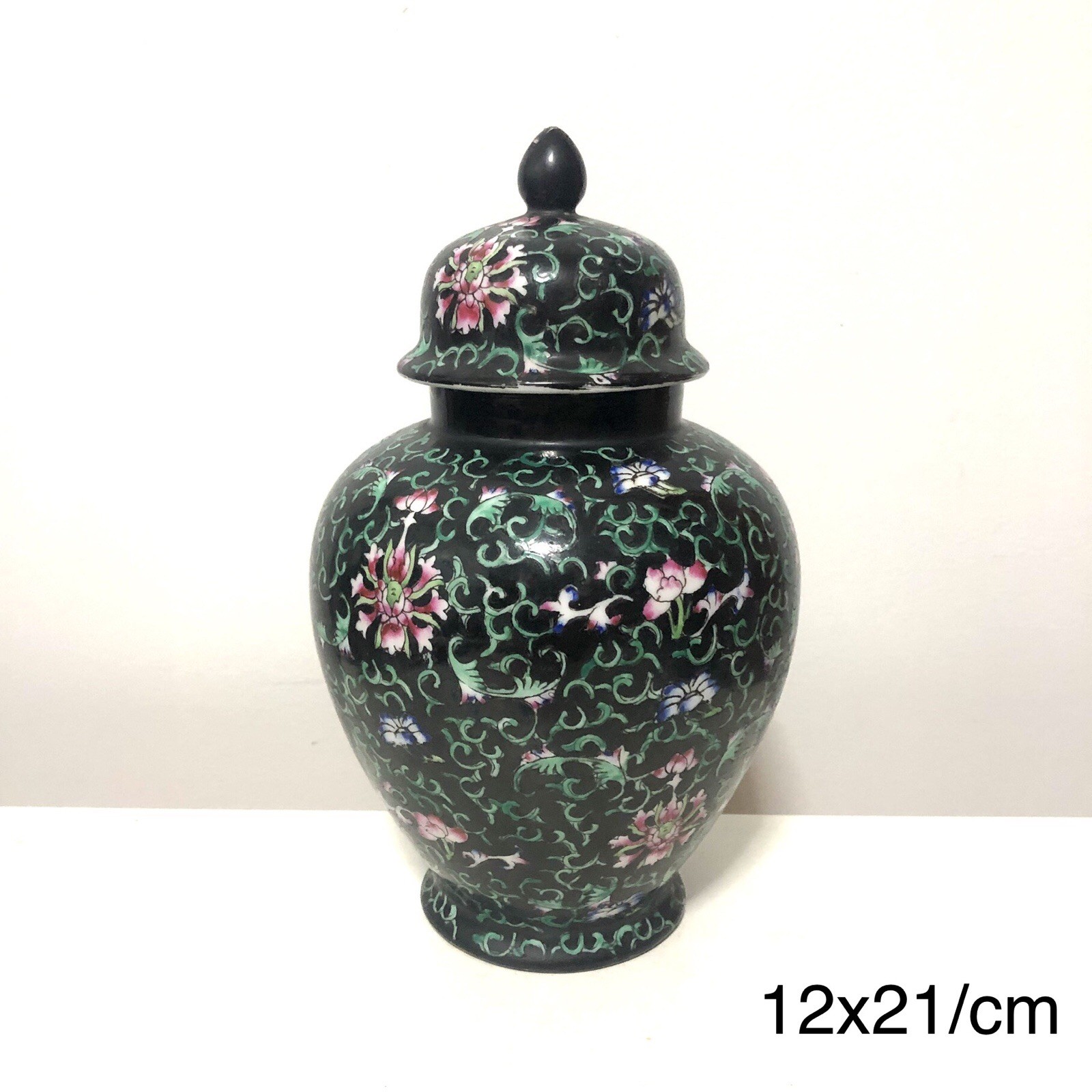 Colorful General’s Jars of Chinese porcelain