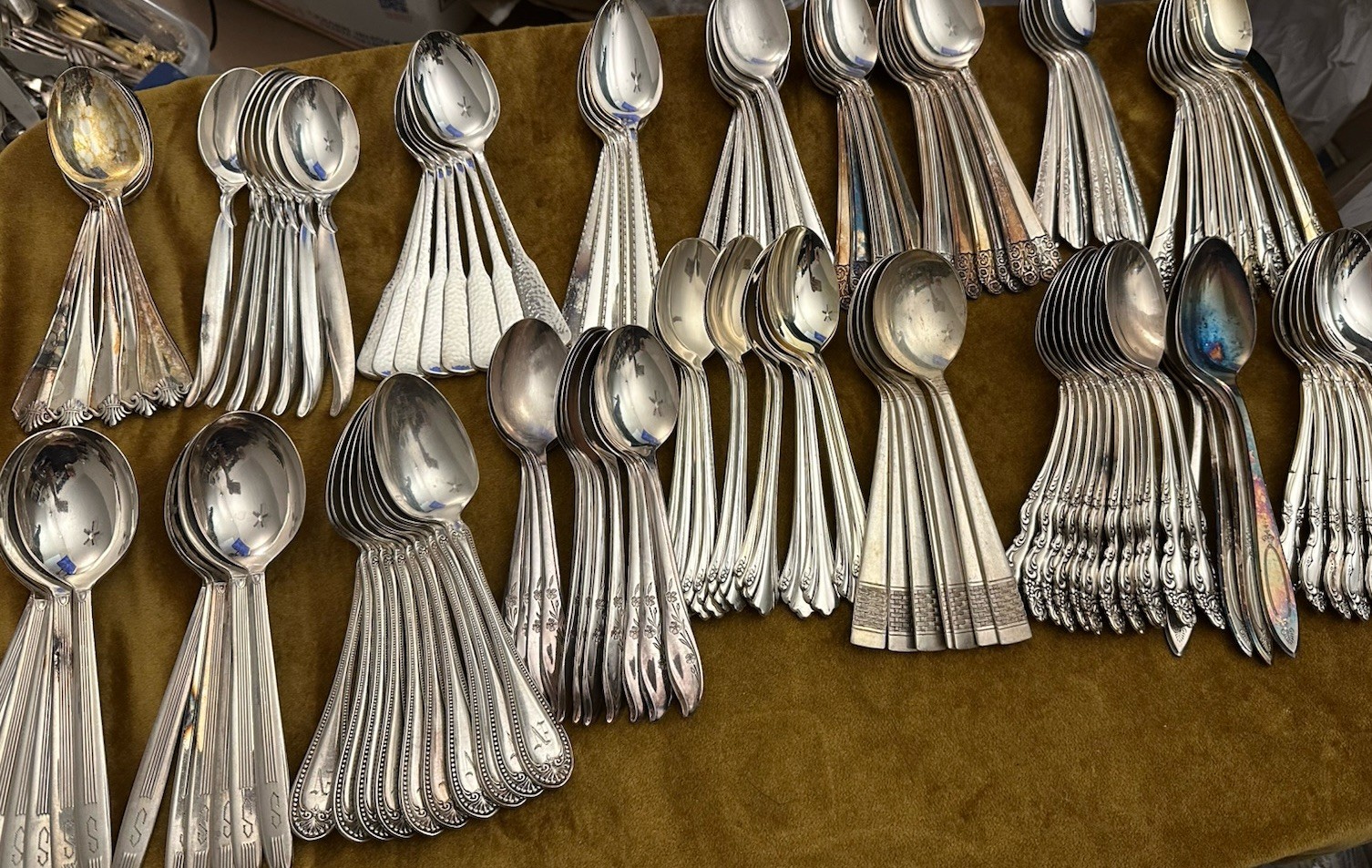 Mixed Vtg Silverplate 132 Pcs Mostly Soup Spoons+ Some Gumbo Wedding Crafting