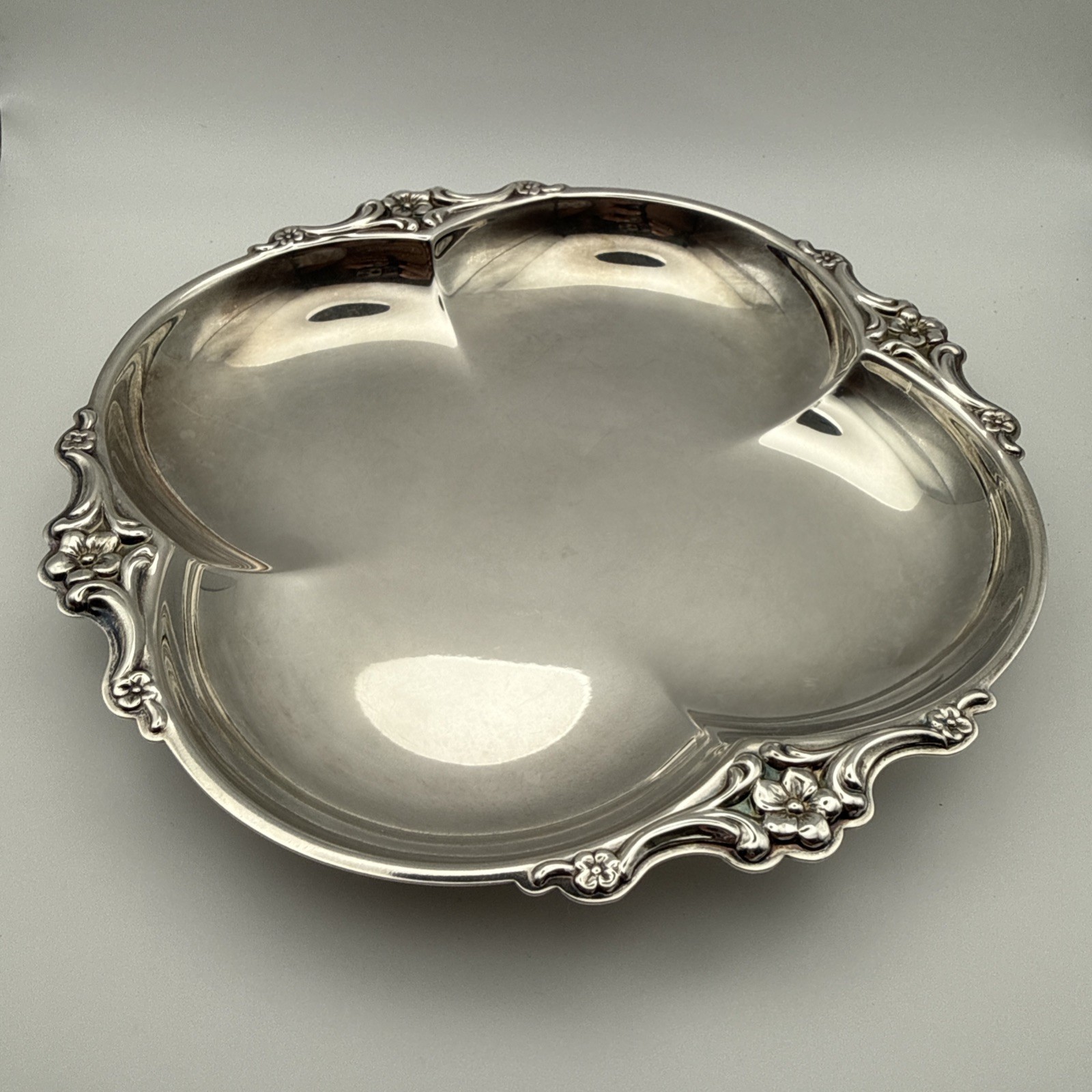 Vintage Oneida Rogers Silverplate Clover Candy, Nut Dish Bowl Made In USA 7.25”