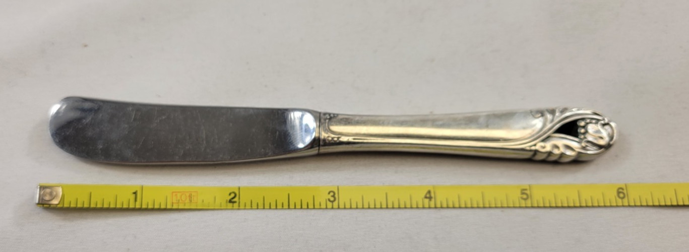 “Spring Glory” Flat Solid Butter Spreader Knife-5 3/4″ International Sterling