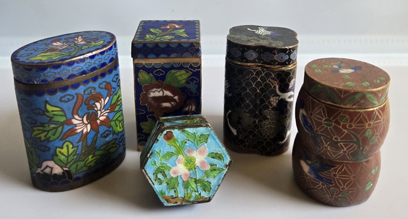 Antique/Vintage Chinese Cloisonne Enamel Lot of 5 Pill Snuff Trinket Box