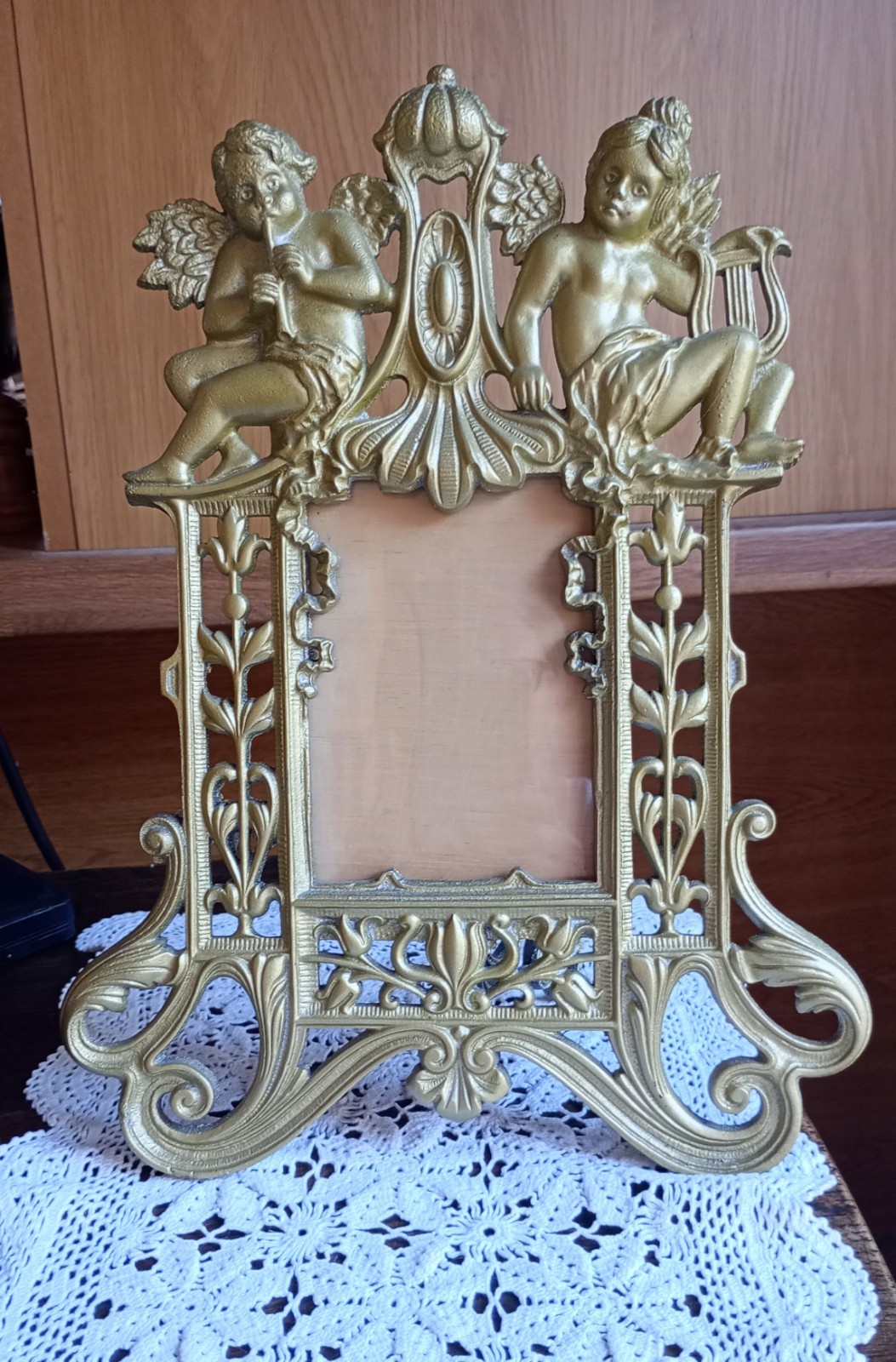 Large Antique Cast Iron Ornate Photograph Frame With Cherubs Free Standing 14″