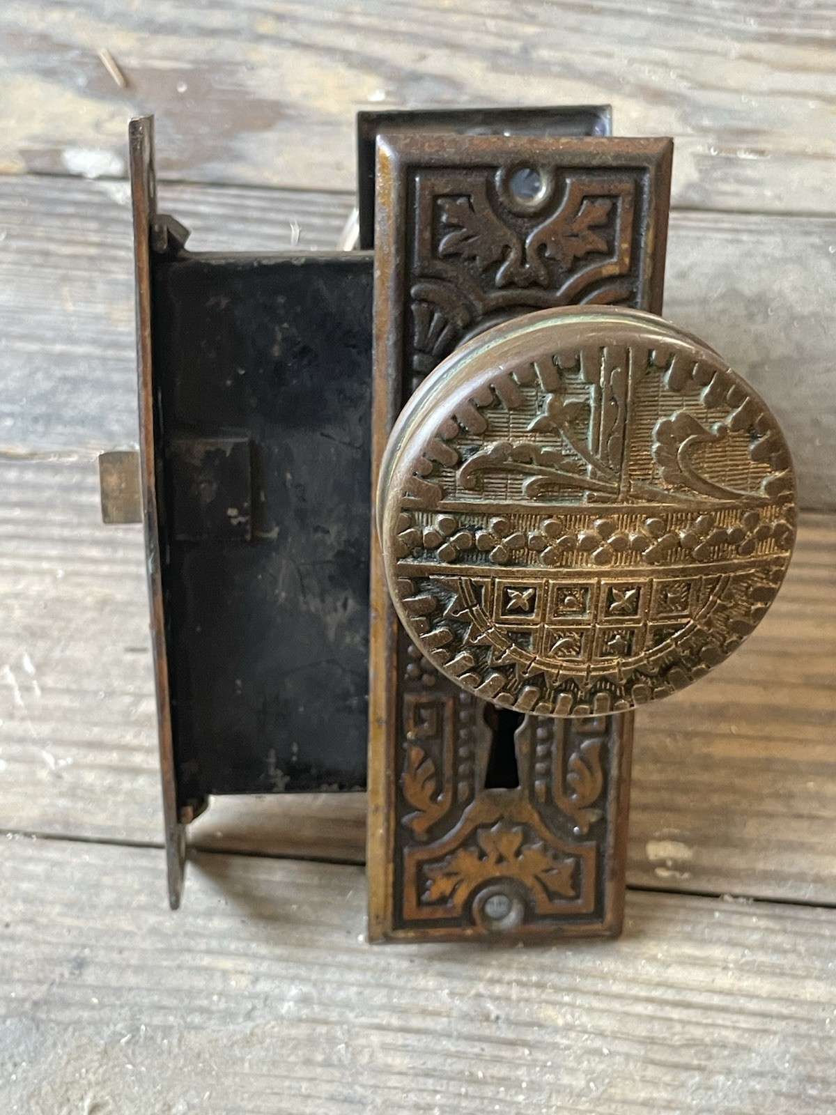 VICTORIAN DOOR KNOBS LOCK SET DECORATIVE BRASS PASSAGE DOOR HARDWARE COLLECTIBLE