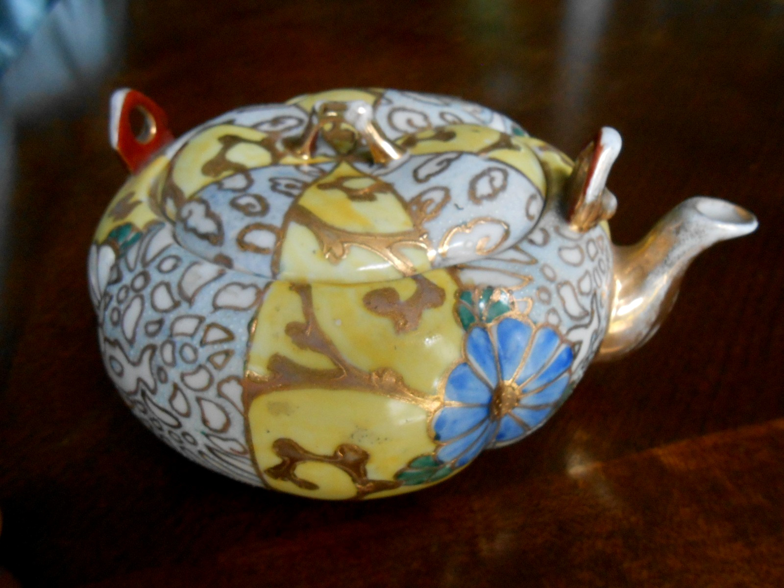 Japanese Kutani Teapot Meiji c.1860s-80s Gourd Shape Yellow Gilt