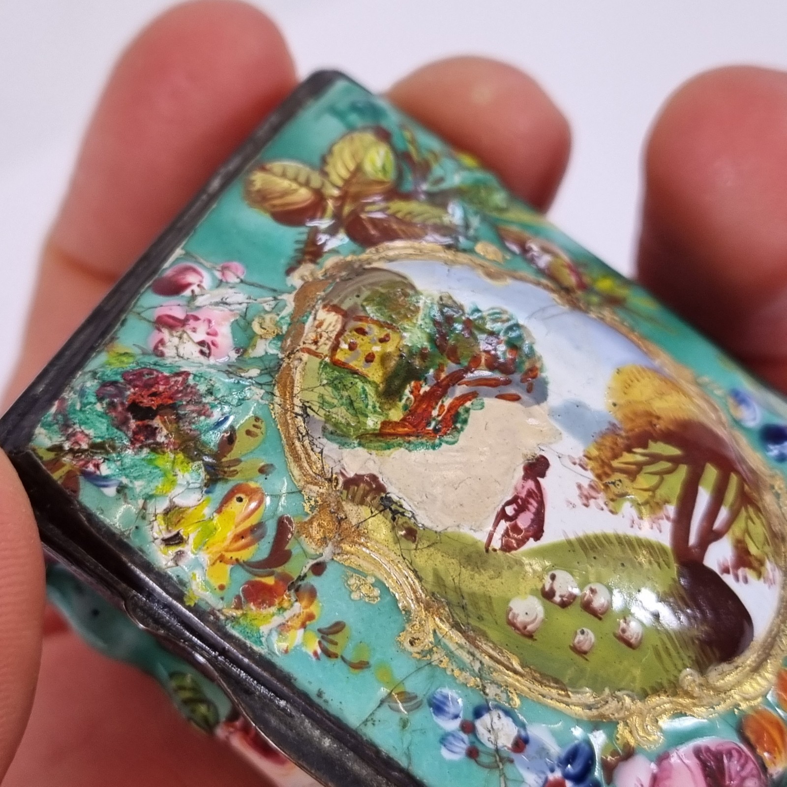 Antique 18thC Bilston Enamel Patch Box Decorated Flowers 5.7cm A/F