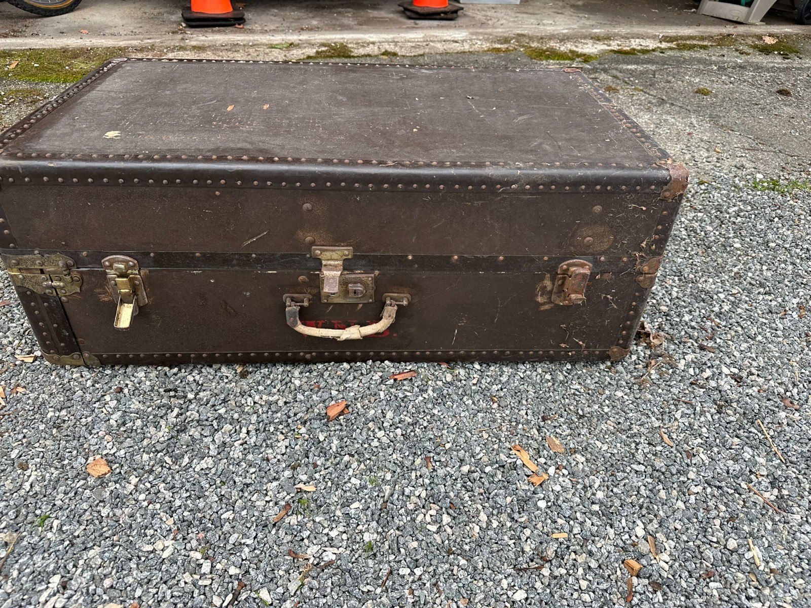 Vintage STEAMER TRUNK w Trays, Hangers chest coffee table storage box antique
