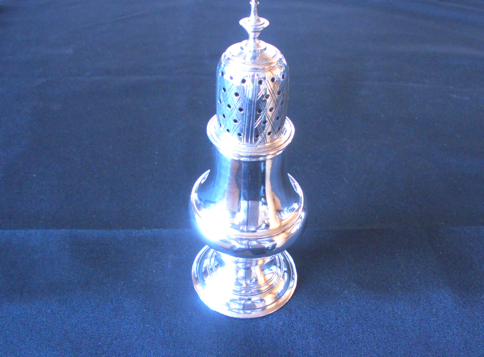 Solid Silver George 111 Muffineer Sugar Caster Hallmark Date 1784 By George Smit