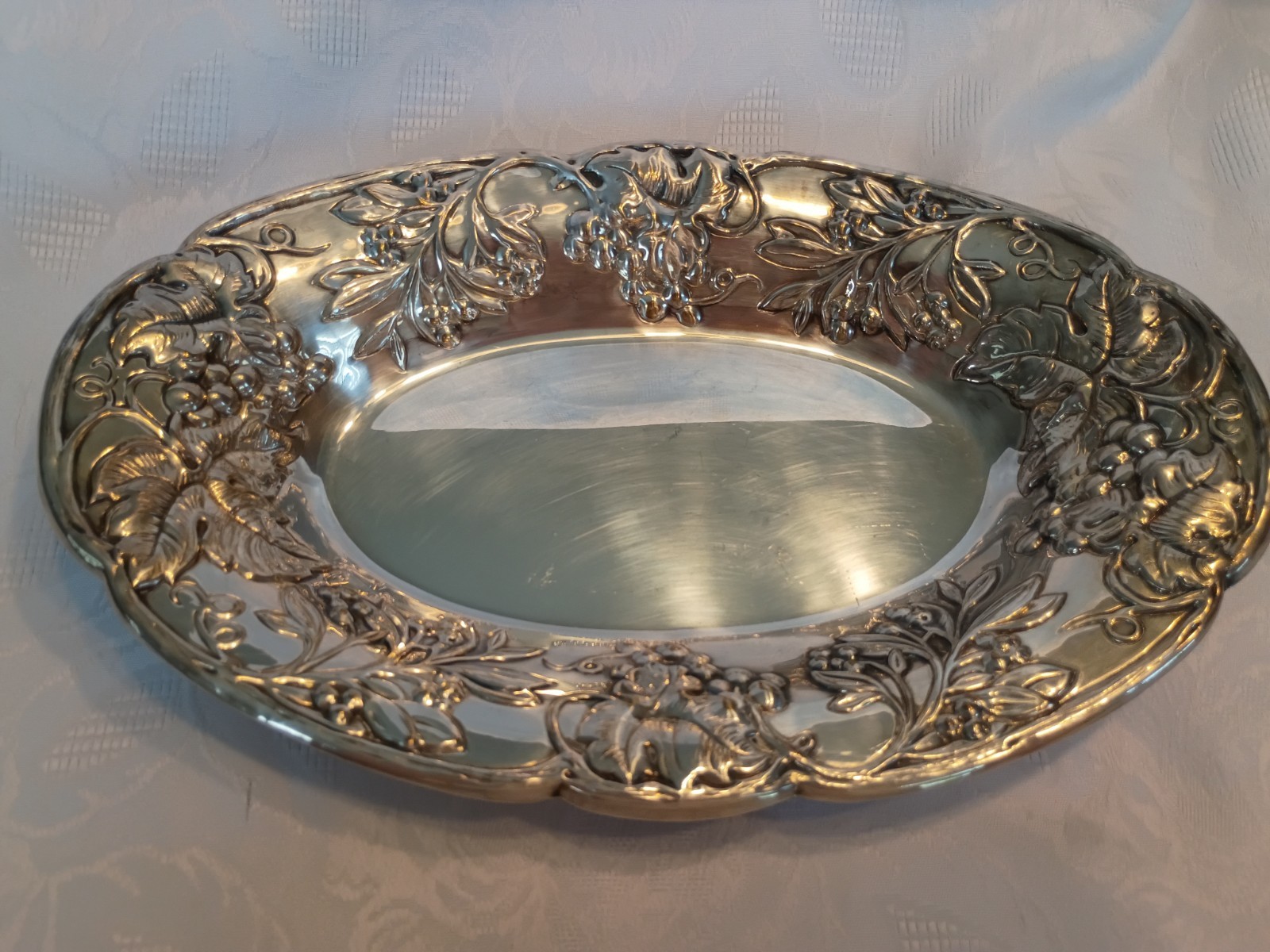 Pilgrim Silverplate Oval Serving/Bread Plate Grapevine Pattern P666 – 12″ x 8″
