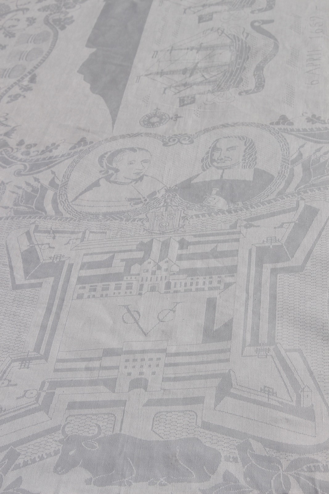Table cloth & 5 napkins South Africa VOC Cape Town Jan van Riebeek 1652 damask
