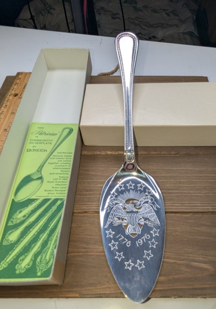 NEW! ONEIDA Eagle Patriotic Cake/Pie Server Bi-Centennial 1776-1976 Community