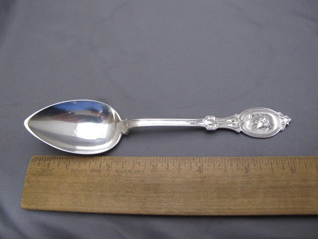 Fine HOTCHKISS & SCHREUDER Coin Silver MEDALLION Pattern TEASPOON-Mono ANNA