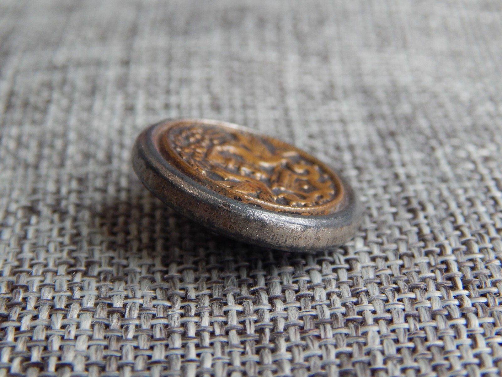 Antique Vtg Picture Button Birds & Urn ~Apx: 7/8″ #107-E