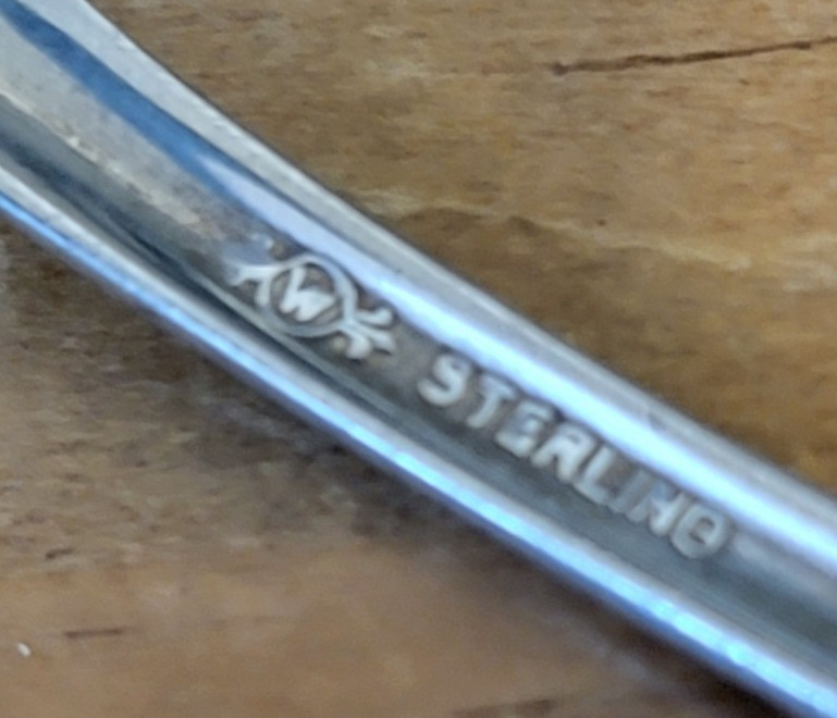 “W” hallmark Sterling Silver NO Mono spoon .69oz 18gr
