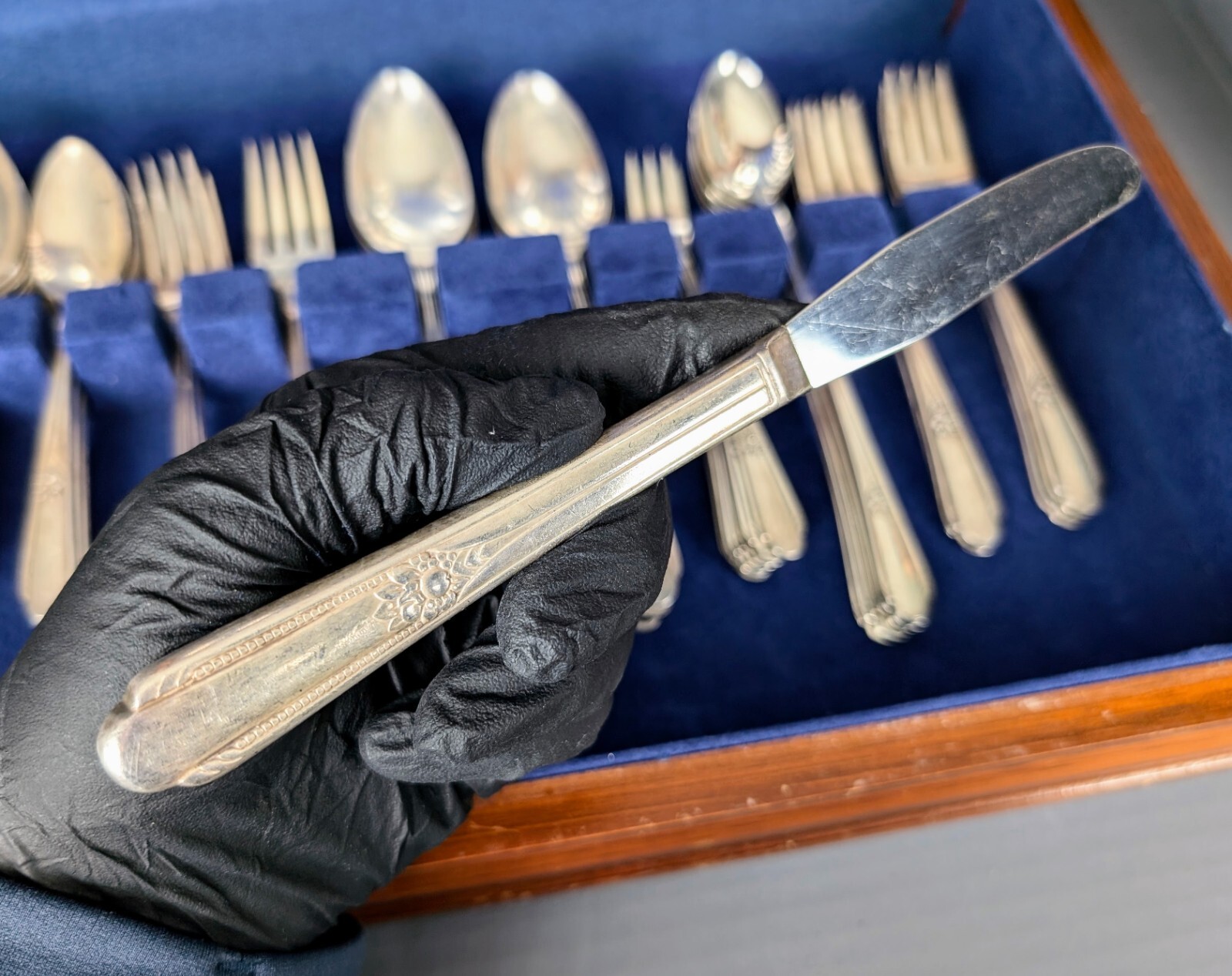 VINTAGE Wm. Rogers Silverware 72 pc. Set Magnolia -Flatware- Knife Fork Spoon