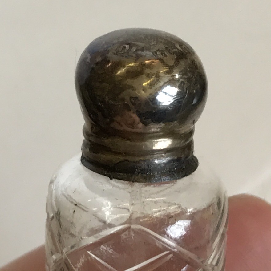 Antique Solid Silver Topped Scent Bottle 1914 6cm In Height