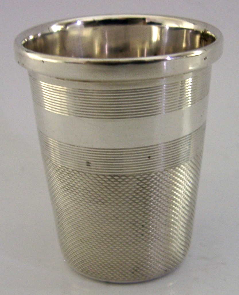 STERLING SILVER GIANT THIMBLE TOT SHOT BEAKER CUP MEASURE 1975 BARWARE