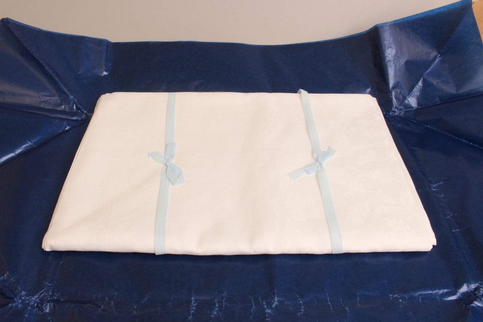 Table cloth & 5 napkins South Africa VOC Cape Town Jan van Riebeek 1652 damask
