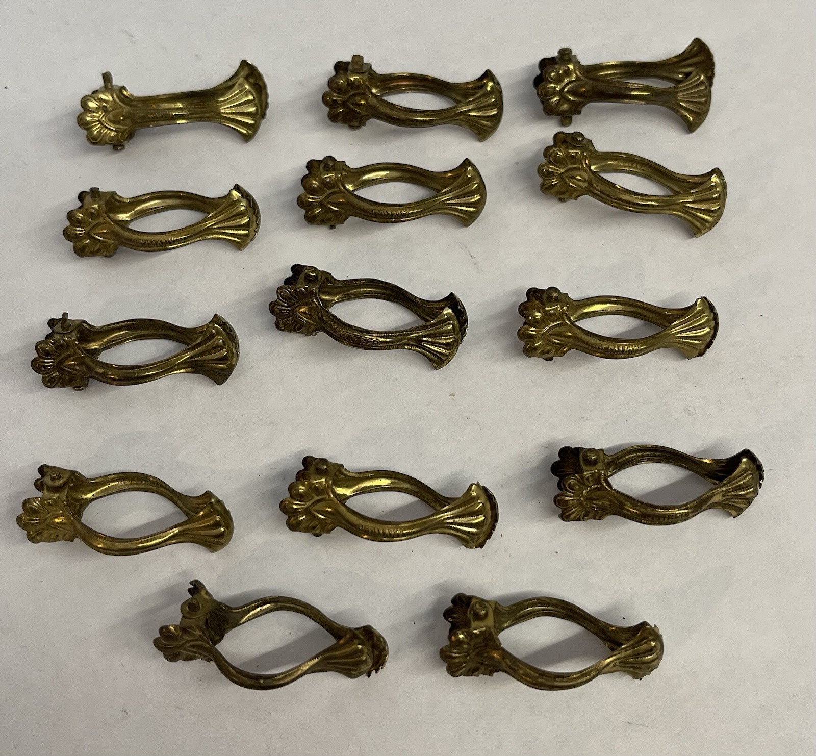 Vintage Brass Germany Lot of 14 Clamshell Clamp Cafe Curtain Clips 1.5″
