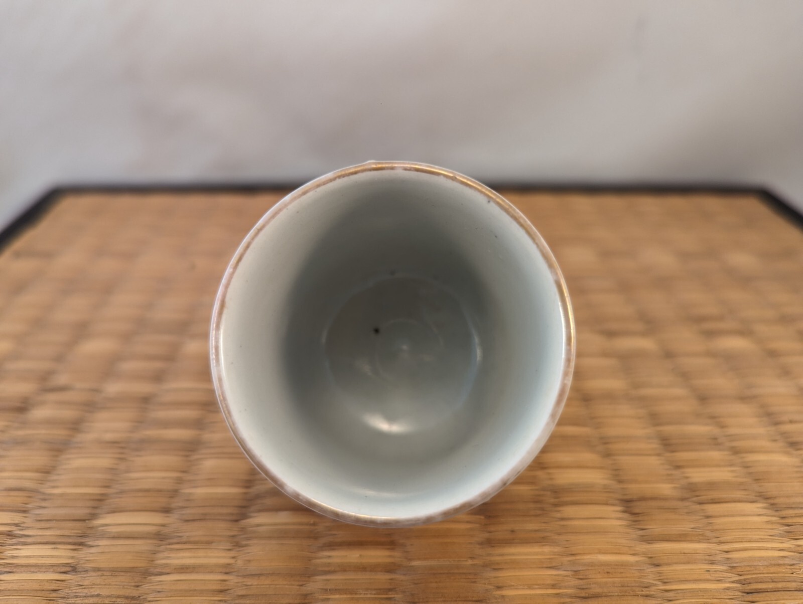 Antique Japanese Arita Imari Porcelain Sake Cup Guinomi Ferns Flowers Edo Japan