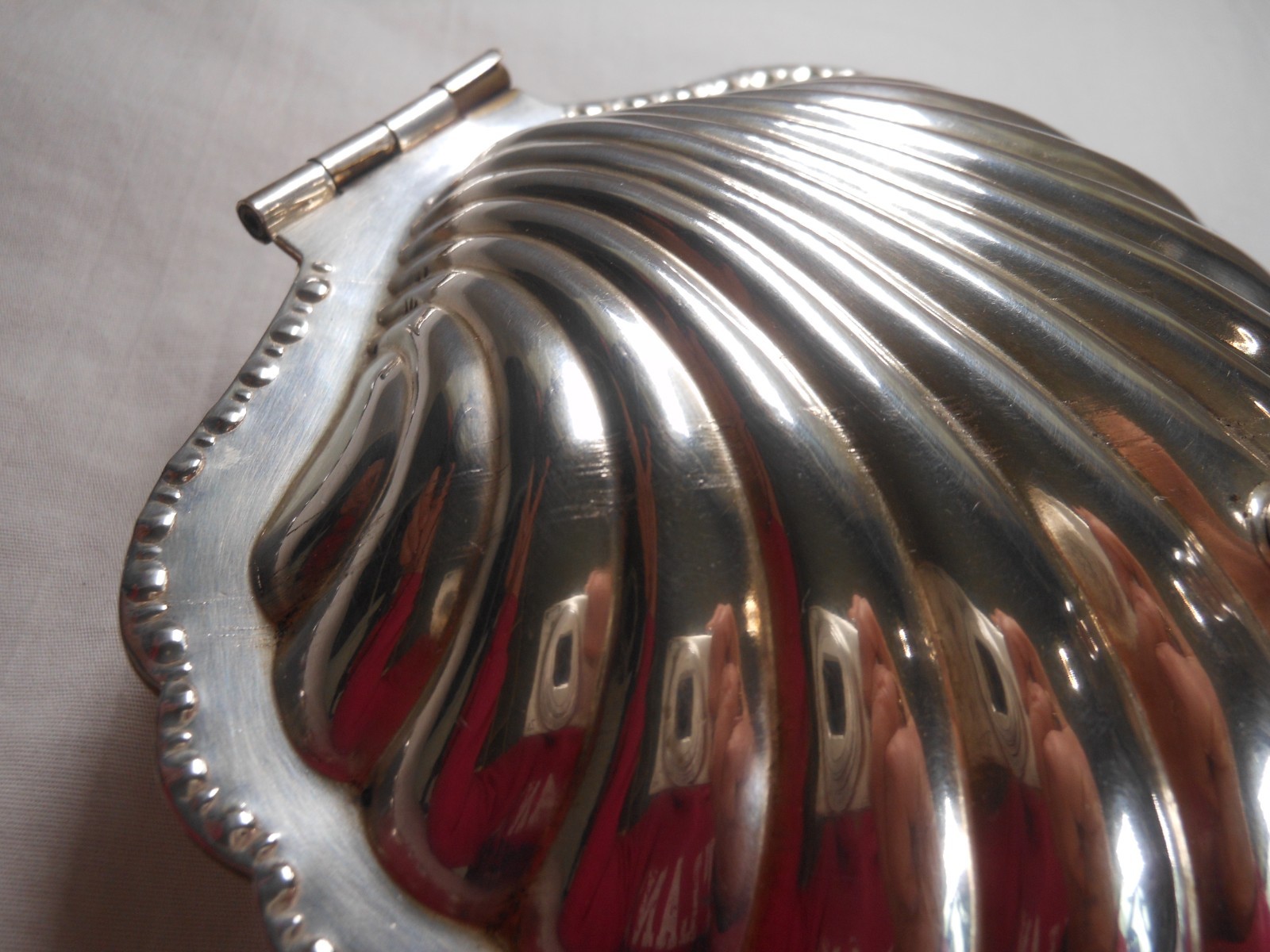 Vintage, Cheltenham, Clam Shell Serving Dish, Silverplate, England. (DS)