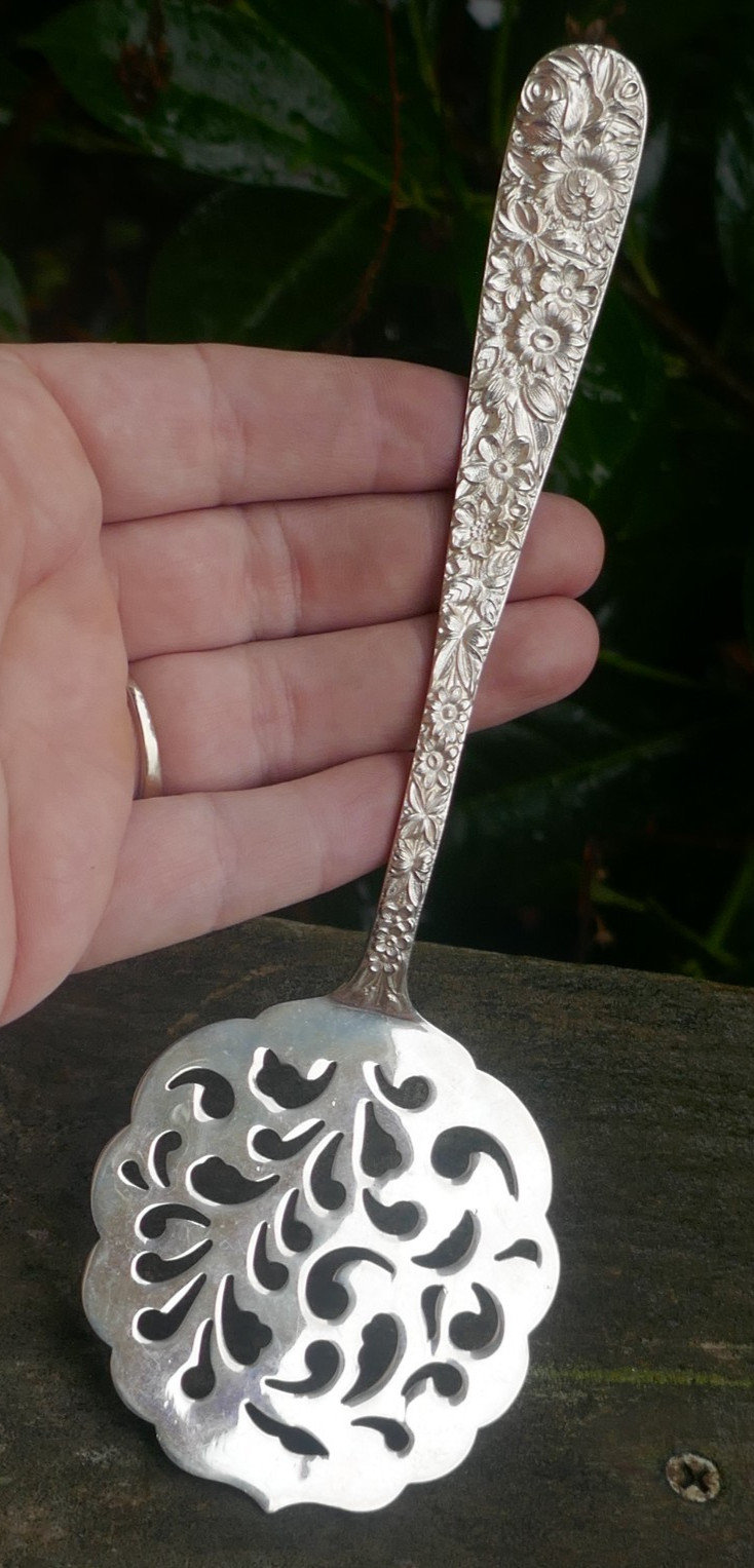 Vintage S. Kirk & Son Sterling Tomato Server In Repousse Pattern – 7 5/8″ Long