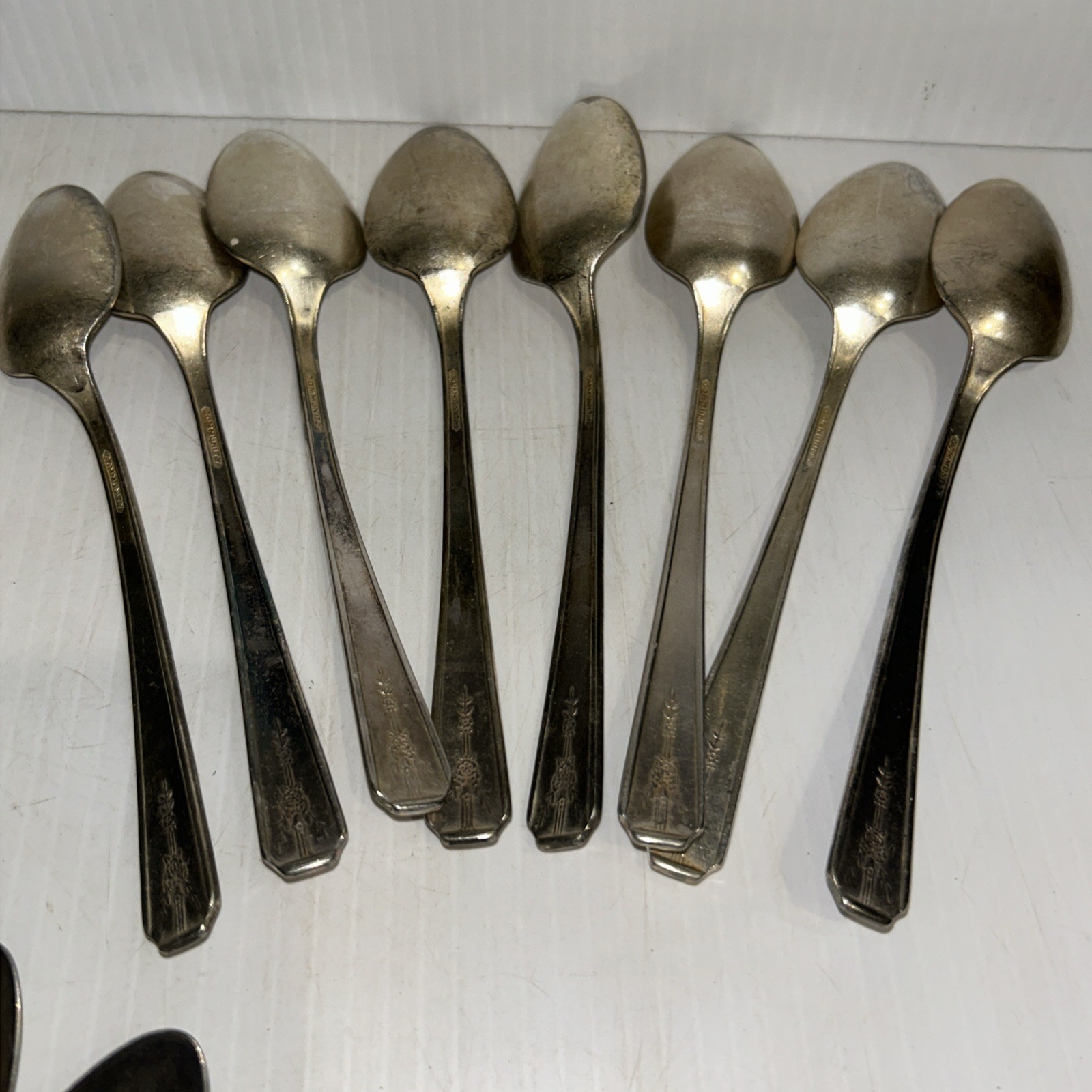 Milady Oneida Community Silverplated Flatware 1940 Spoons Knives 24 Pieces/30e
