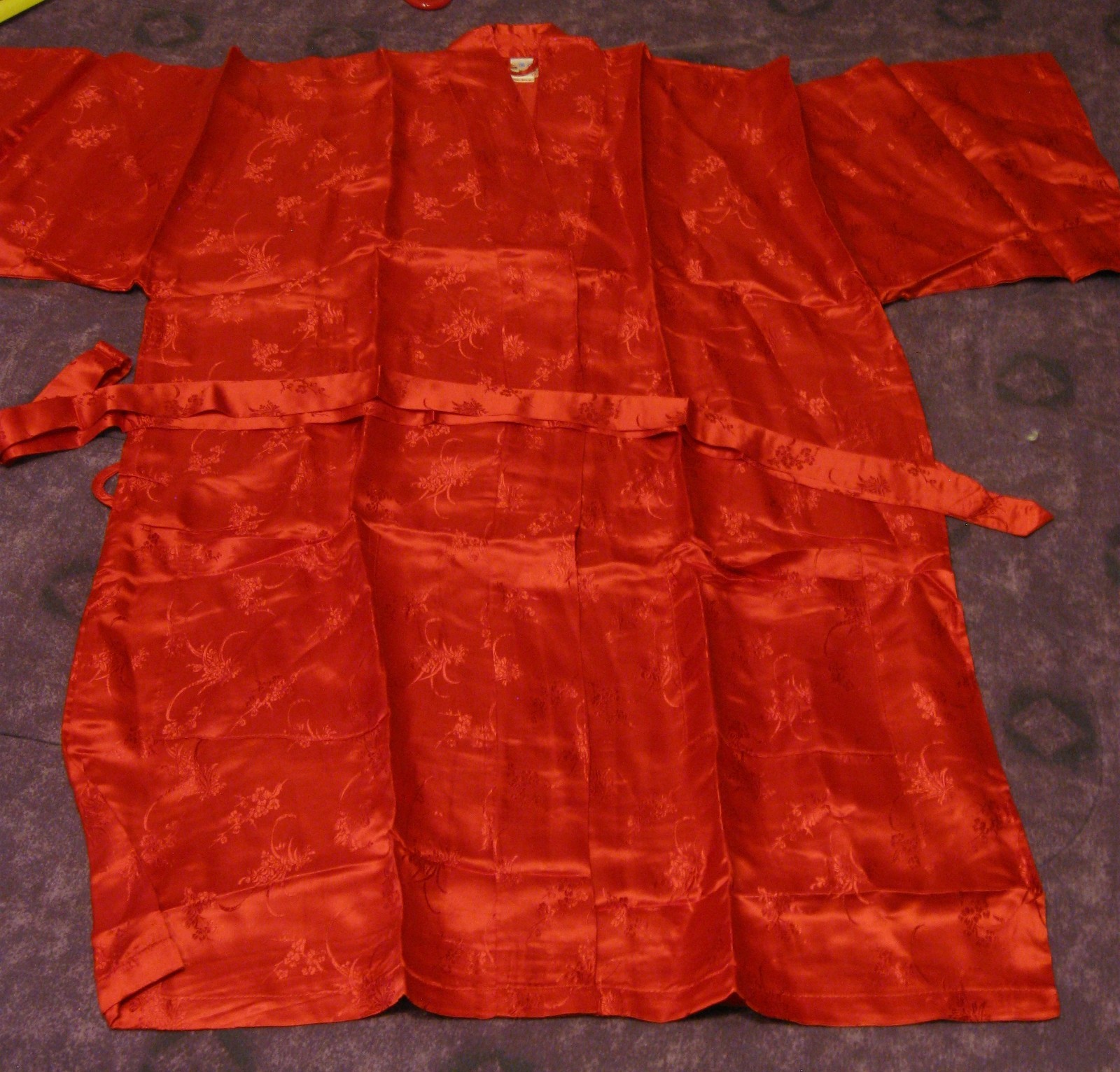 Lotus 100% Silk Robe Red + Belt Size M Floral Designs New!!!