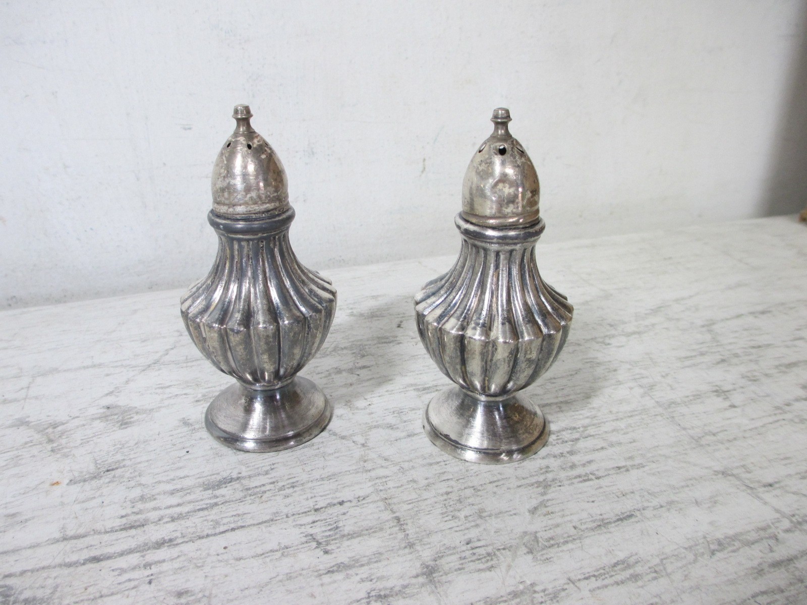Vintage W.B. (Weidlich Brothers) Mfg Co. Silver Plated Salt & Pepper shakers