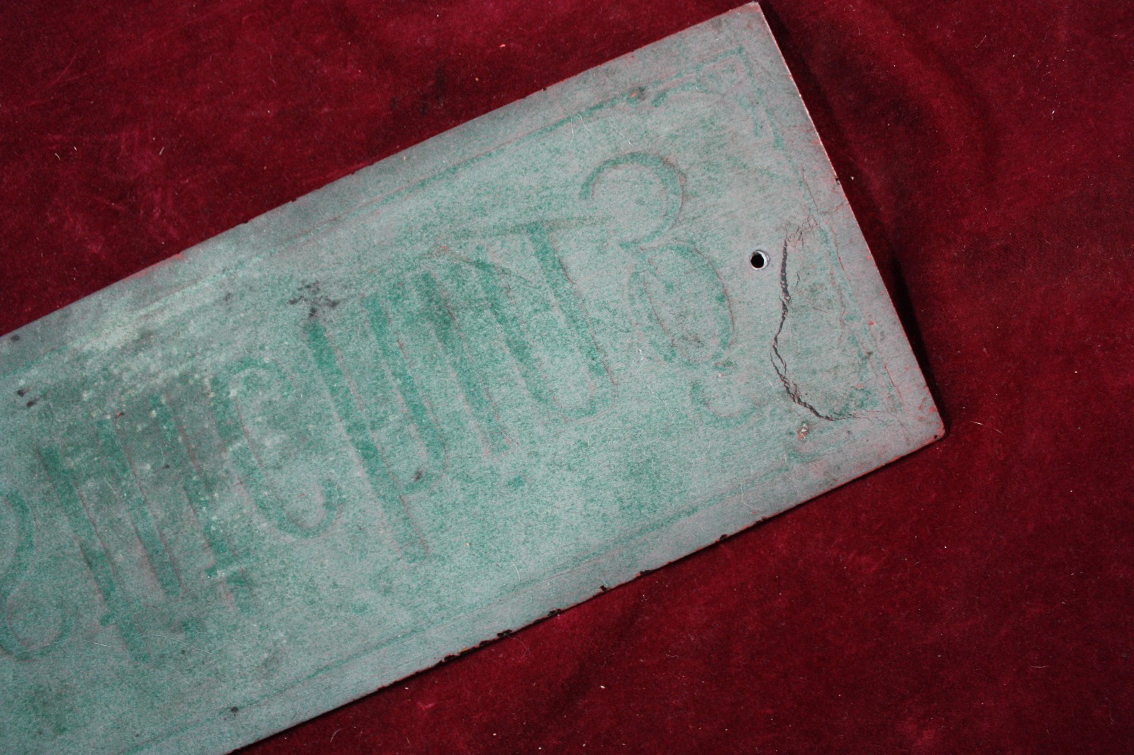 * ANTIQUE ORIGINAL HEM STITCHING REVERSE PAINT AND FOIL SEWING SIGN EARLY 1900 *