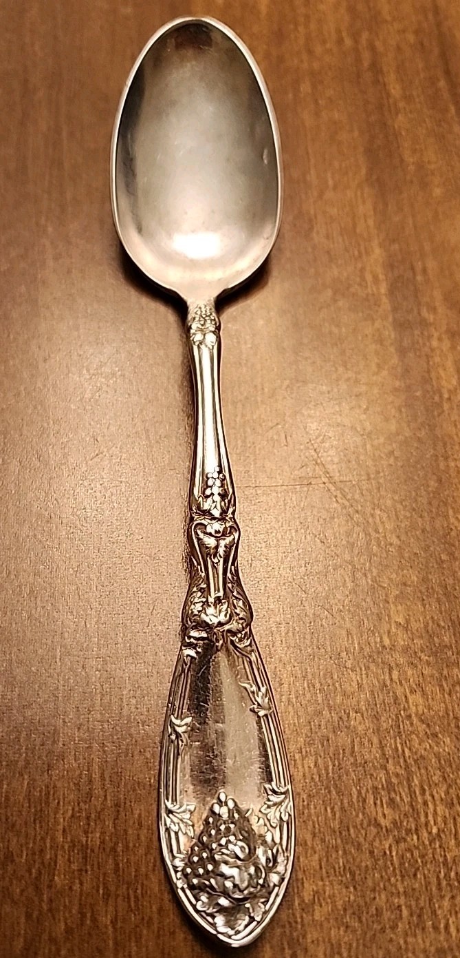 1881 Rogers A1 Isabella Pattern Silverplate Teaspoon Grapes 6″ Vintage Antique
