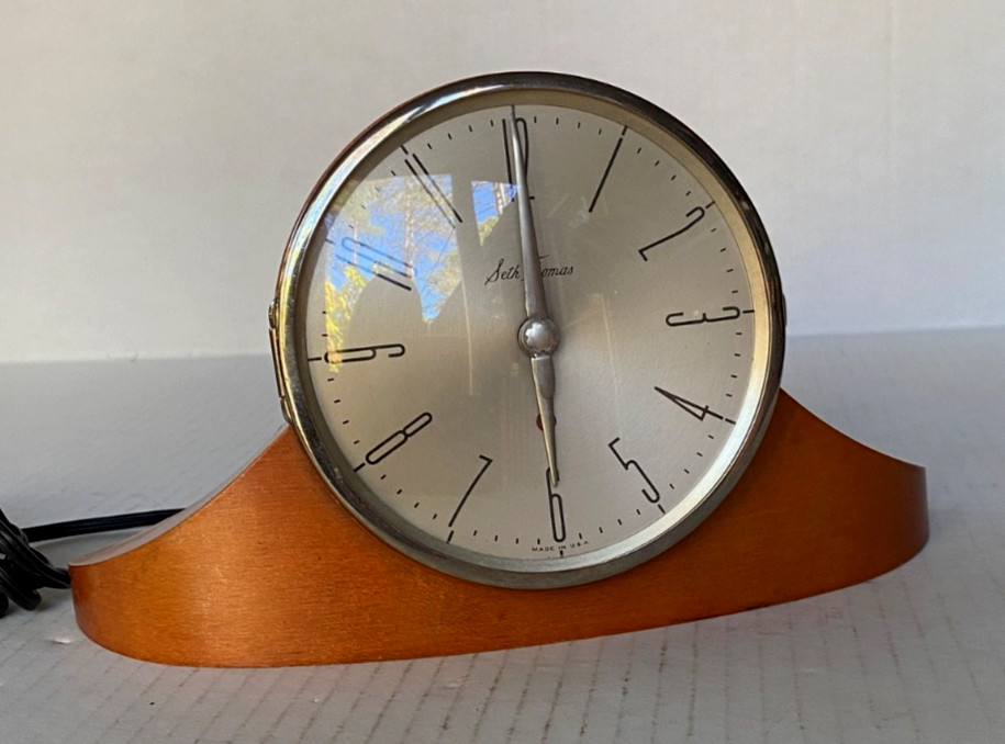 ART DECO 1940-50’s WORKING Seth Thomas Wood Mantle Clock DYNAIRE 1E E022-000