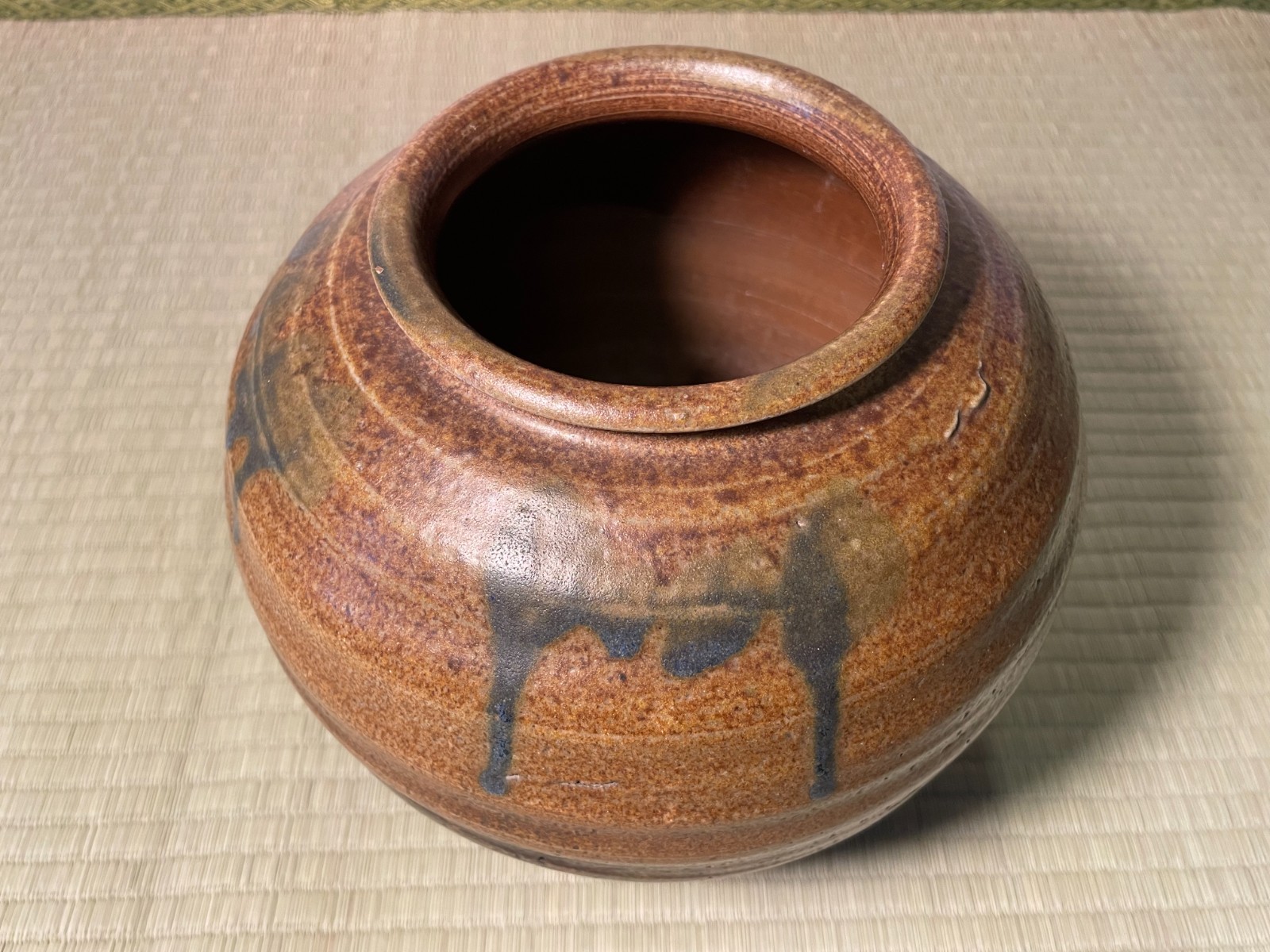 Japanese Shigaraki Ware Flower Vase – Wabi-Sabi Aesthetic – with Sign Wooden Box
