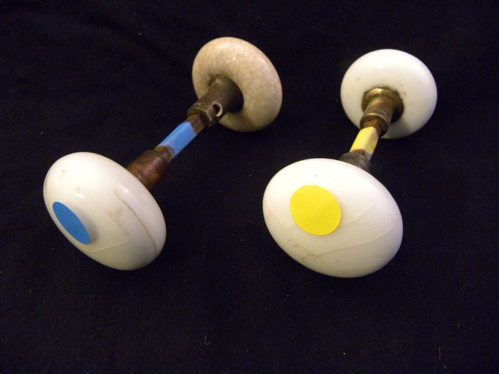 ONE Pair of Vintage White Porcelain Door Knobs with Shaft (~2 1/8″ in Diameter)