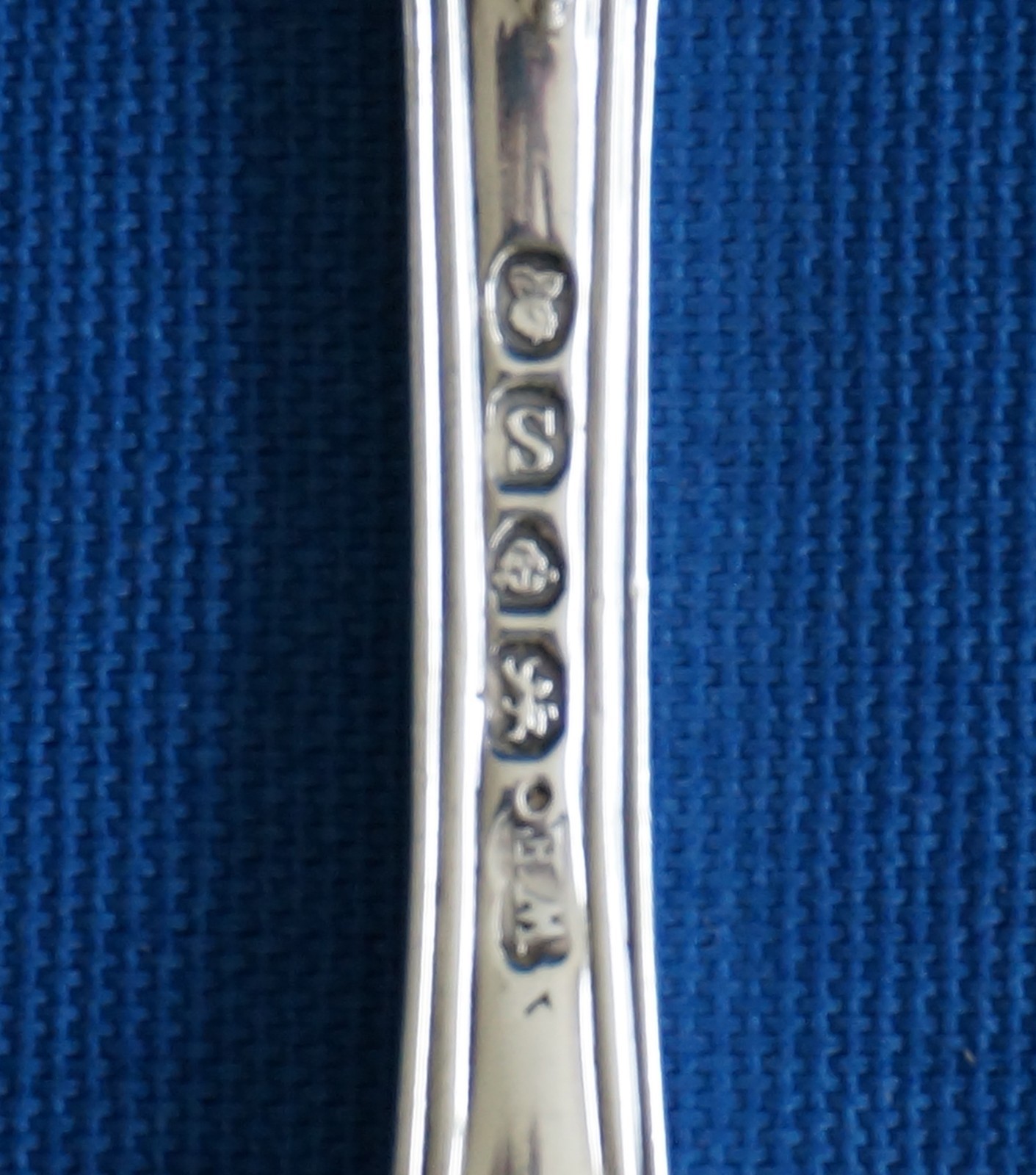 WILLIAM EATON London 1833 Sterling Silver BERRY SERVING SPOON – 7 1/4″