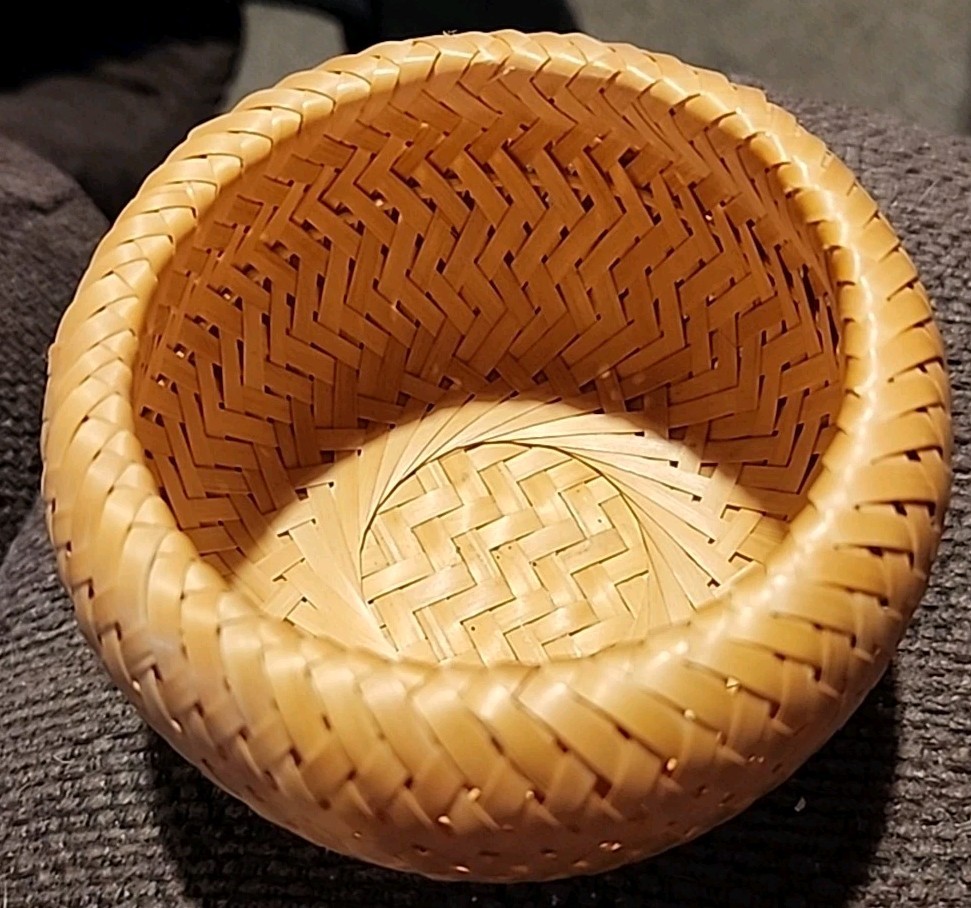 IKEBANA VTG. BAMBOO JAPANESE WOVEN FLOWER DISPLAY Or Basket Woven Bamboo
