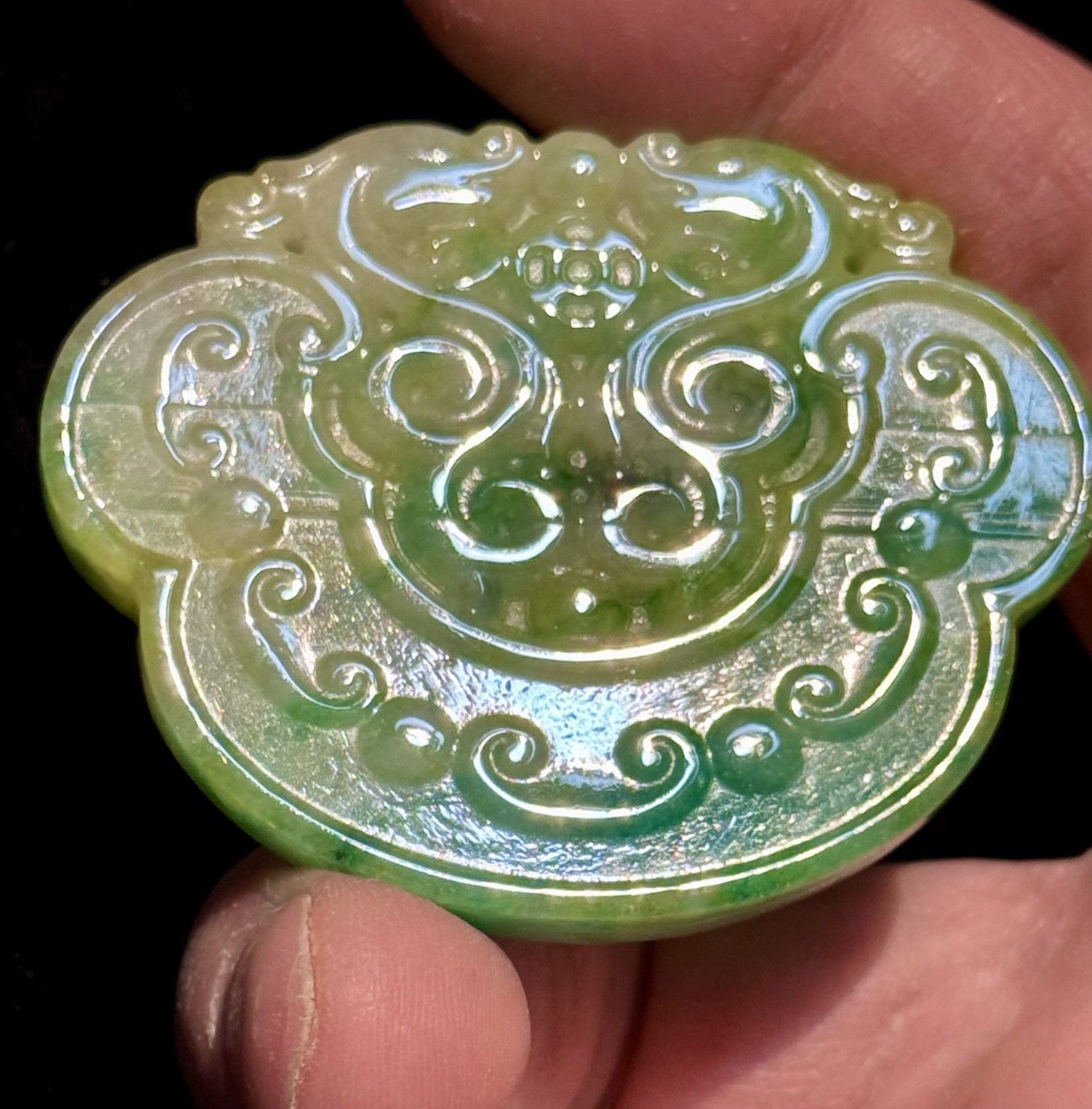 SUBLIME NATURAL BURMESE JADEITE JADE A EMERALD GREEN CARVED RUYI LOCK PENDANT