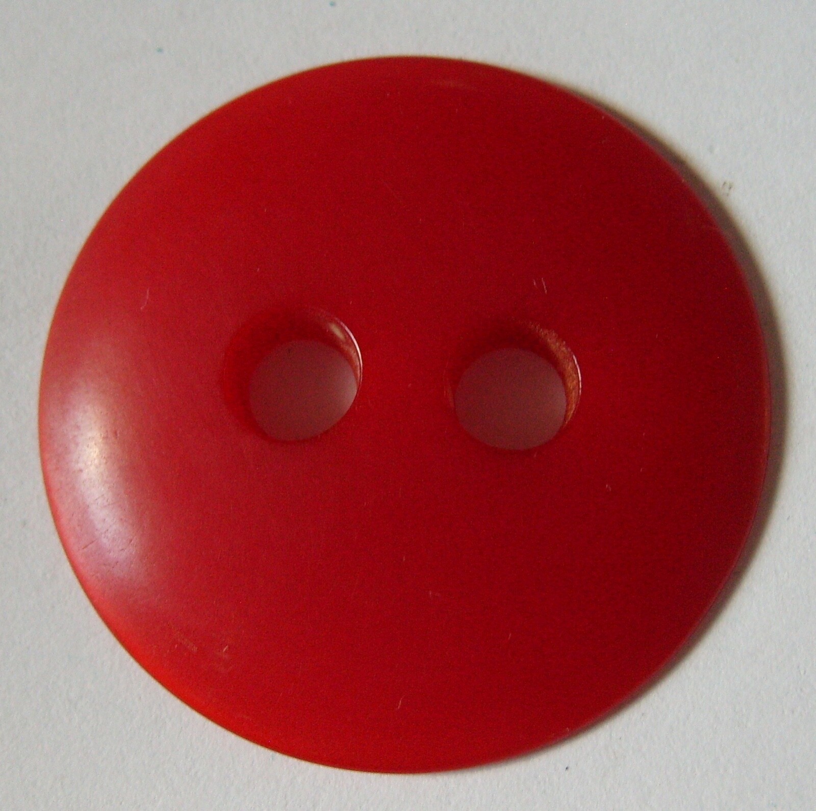 LARGE VINTAGE CHERRY RED BAKELITE ROUND BUTTON